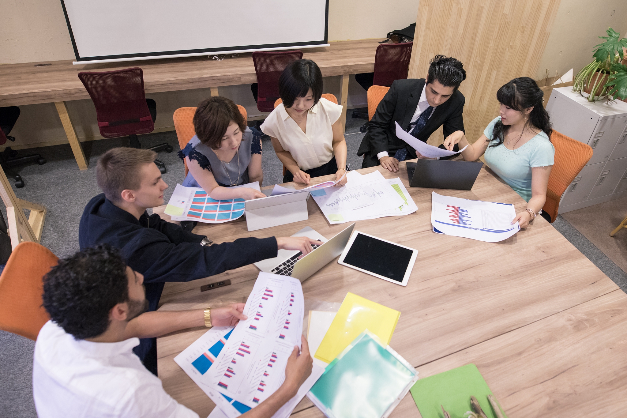 与指导教师沟通情况 帮我编四段