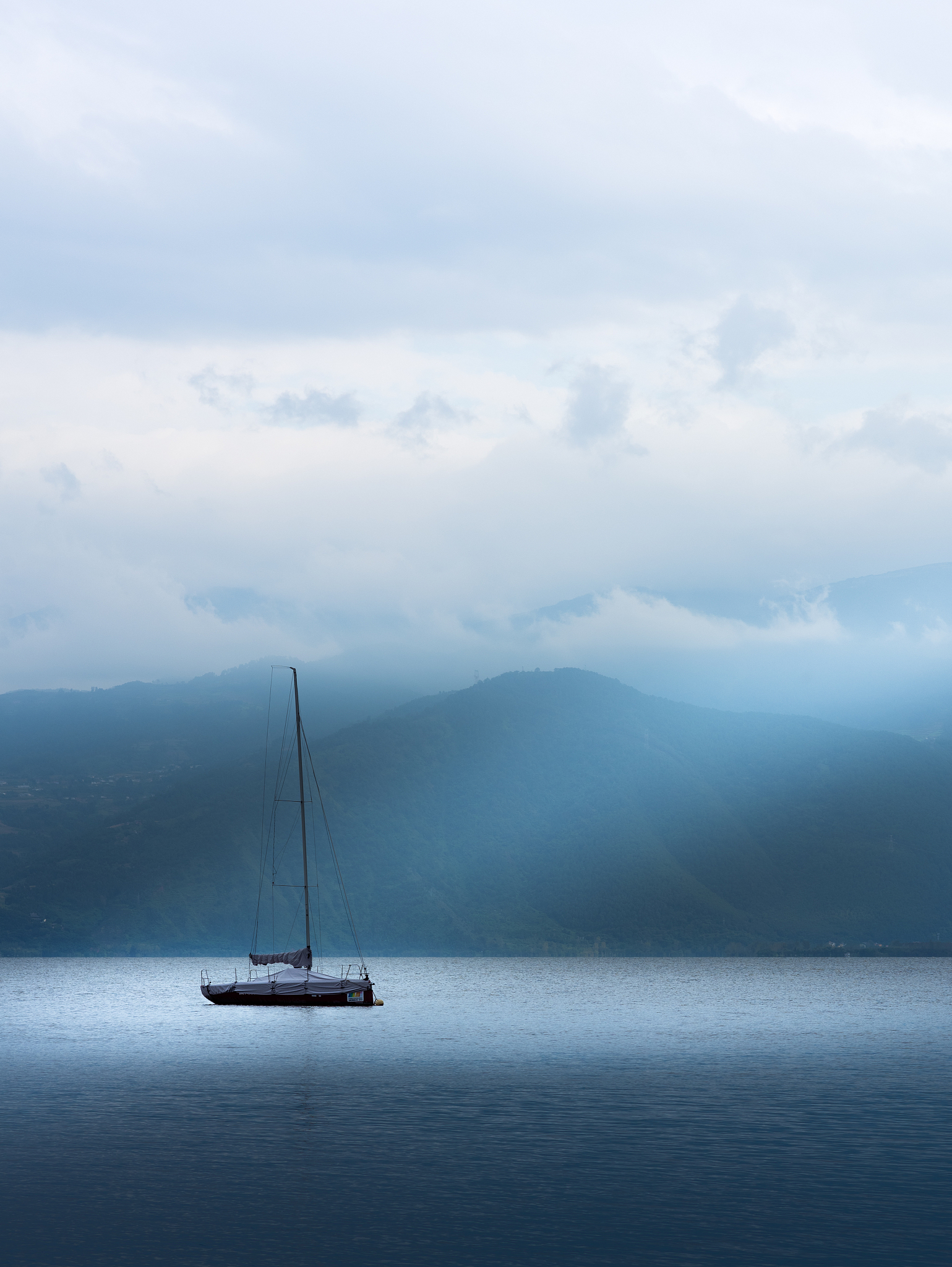 轻舟已过万重山：战胜人生风雨，拥抱美好未来