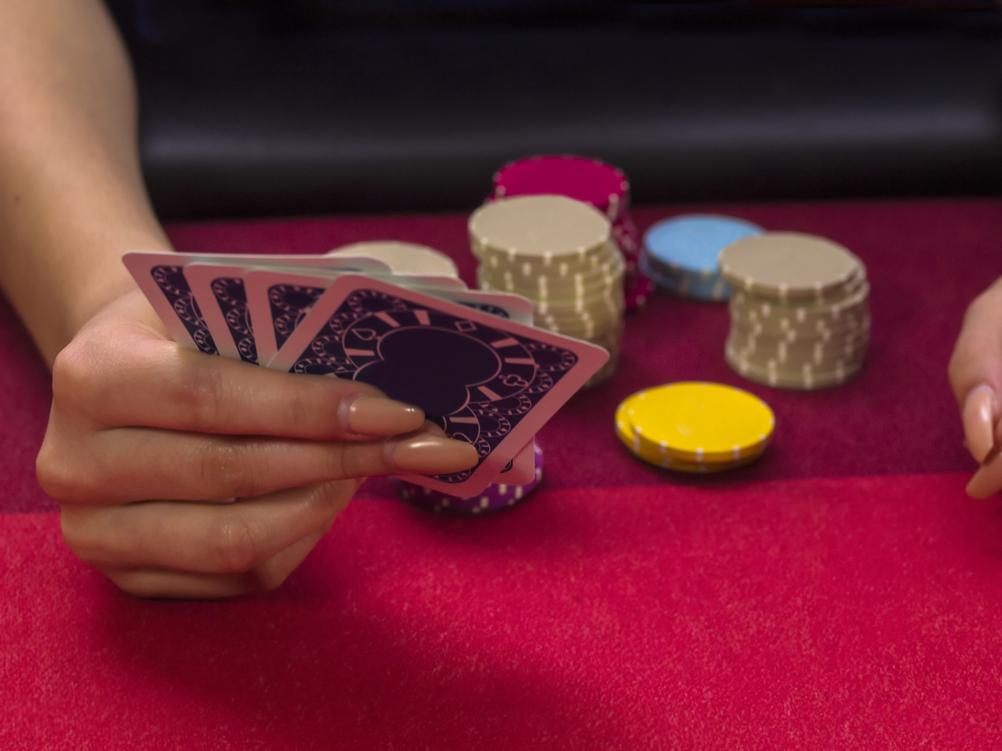 帮我设计一款不需要高难度手法的道具魔术