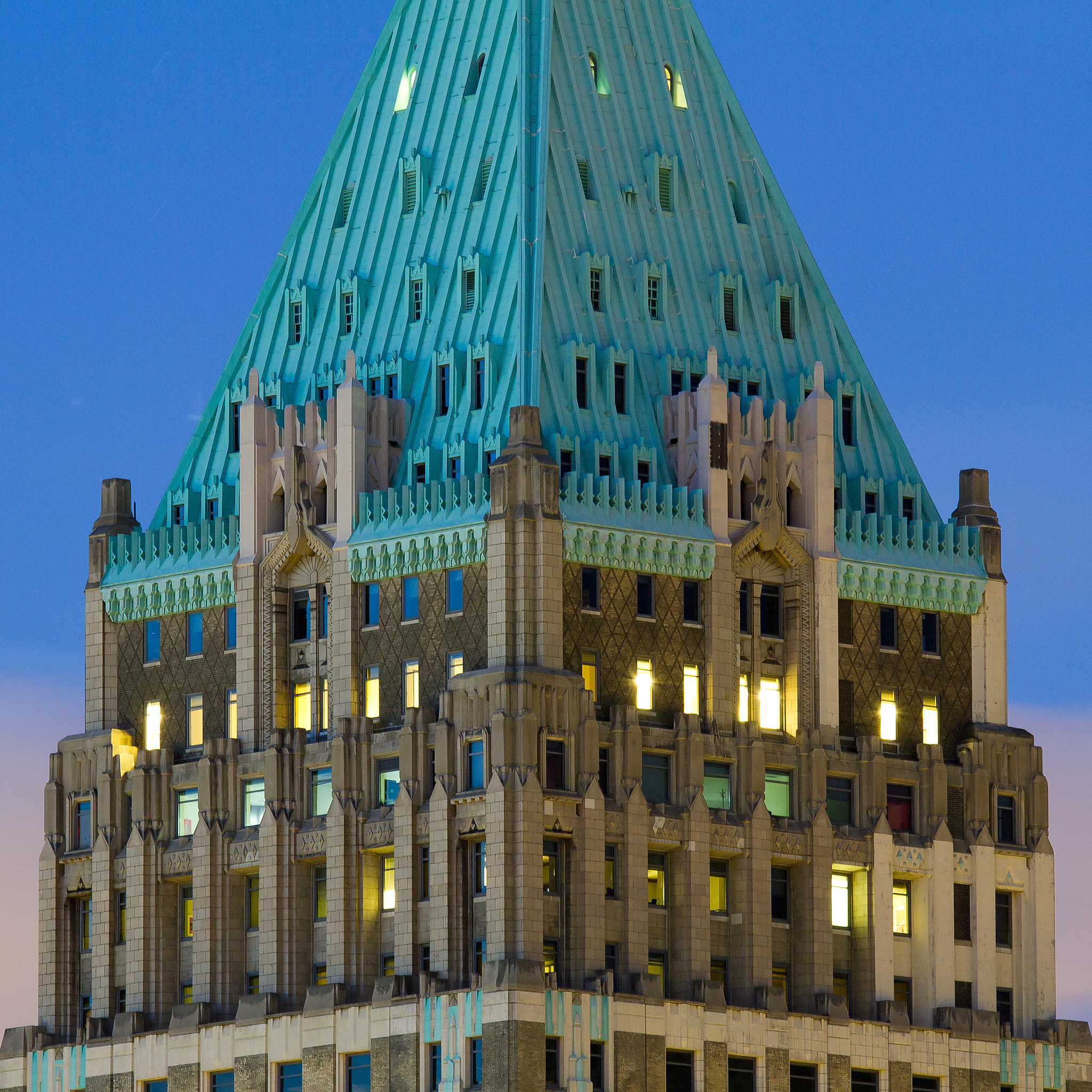 描述川普少小离家老大回他回到了40年没来过的家乡100字