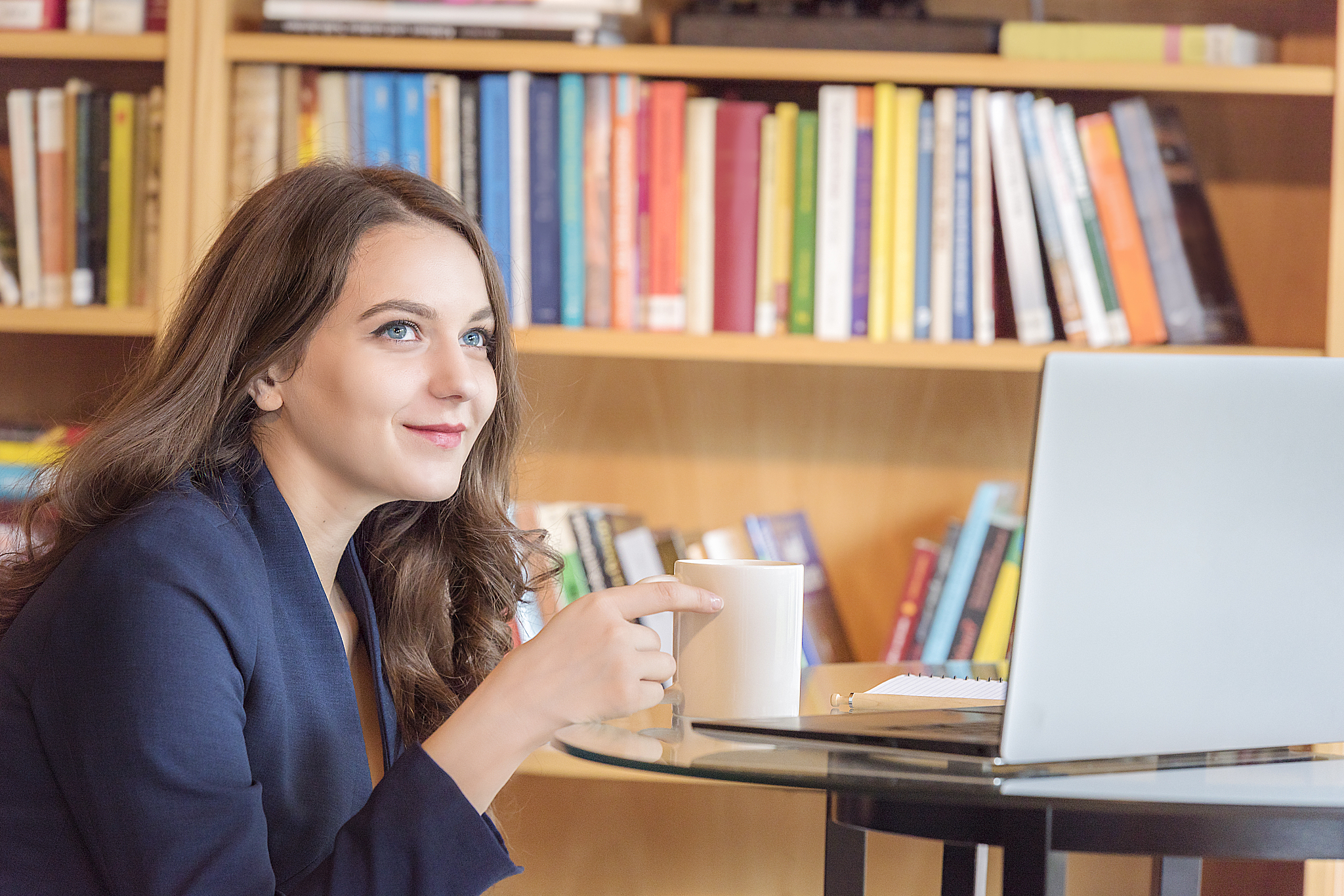 贵州省电子信息技师学院电子商务专业热门吗？就业前景分析