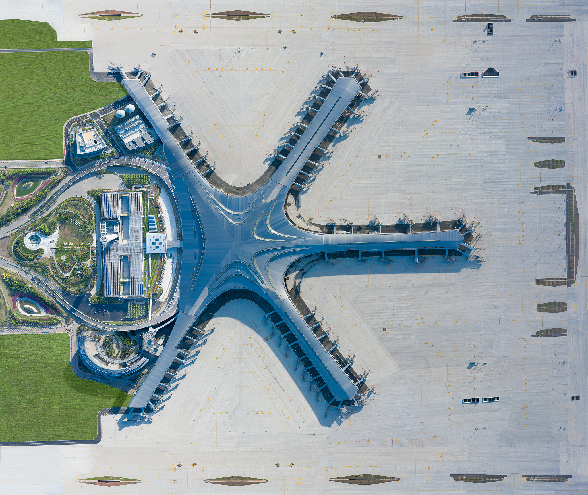 天津滨海国际机场A滑行道中心活动灯故障通告