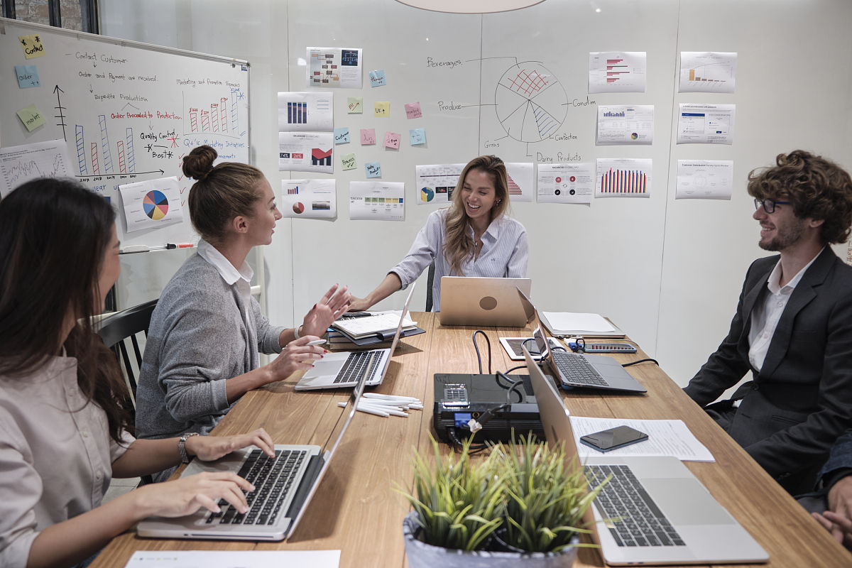 写一篇关于帮助团队视频剪辑的日记