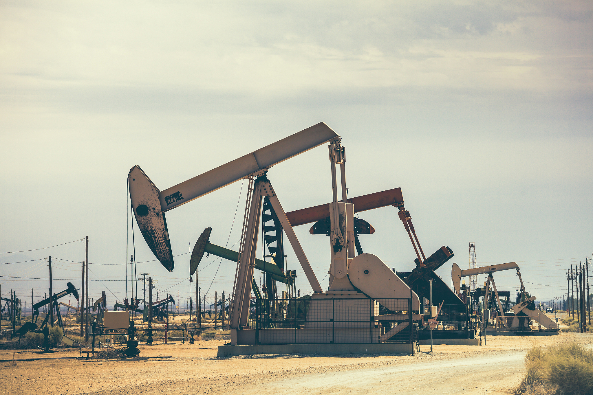 华东石油技师学院专业从事哪些工作