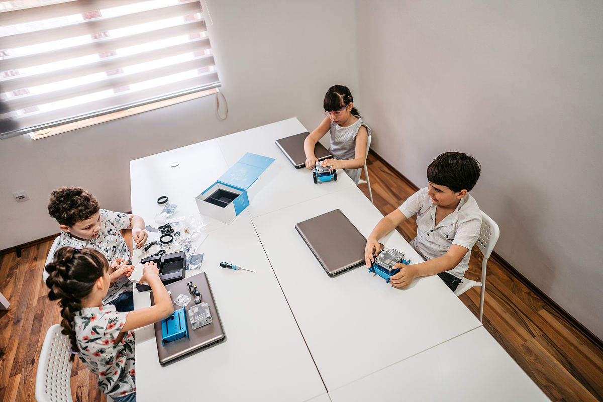 字数不少于3000字 机电一体化 实习报告 加工中心 实习目的公司的基本情况介绍 东莞具体工作内容收获及不足实习心得