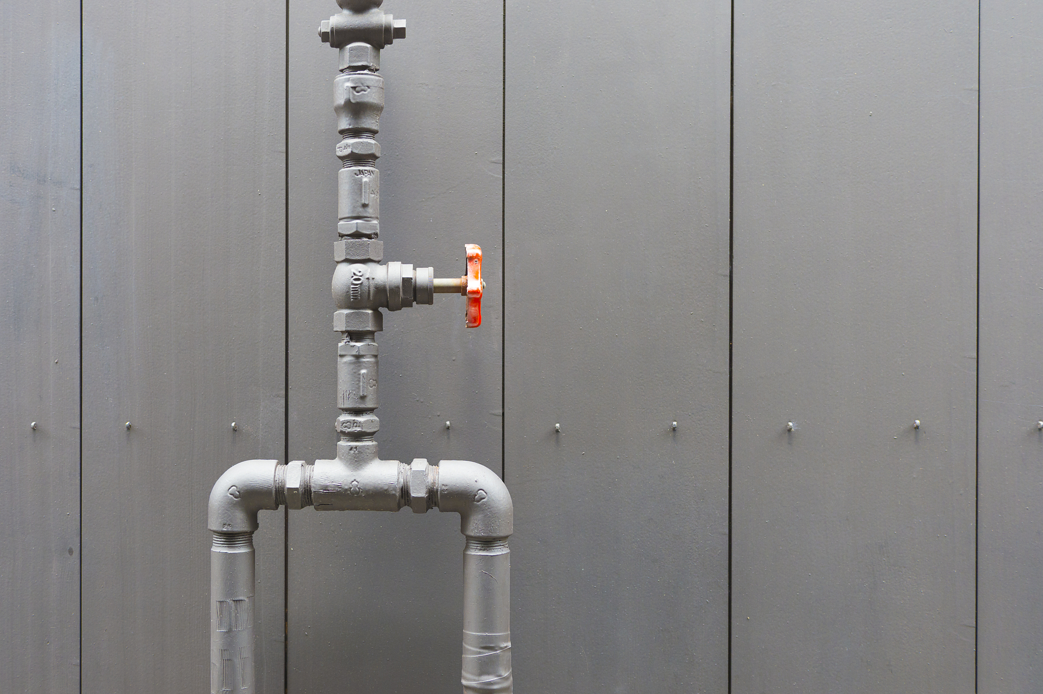 可燃气体管道低点设置两道排液阀：安全保障与有效排污