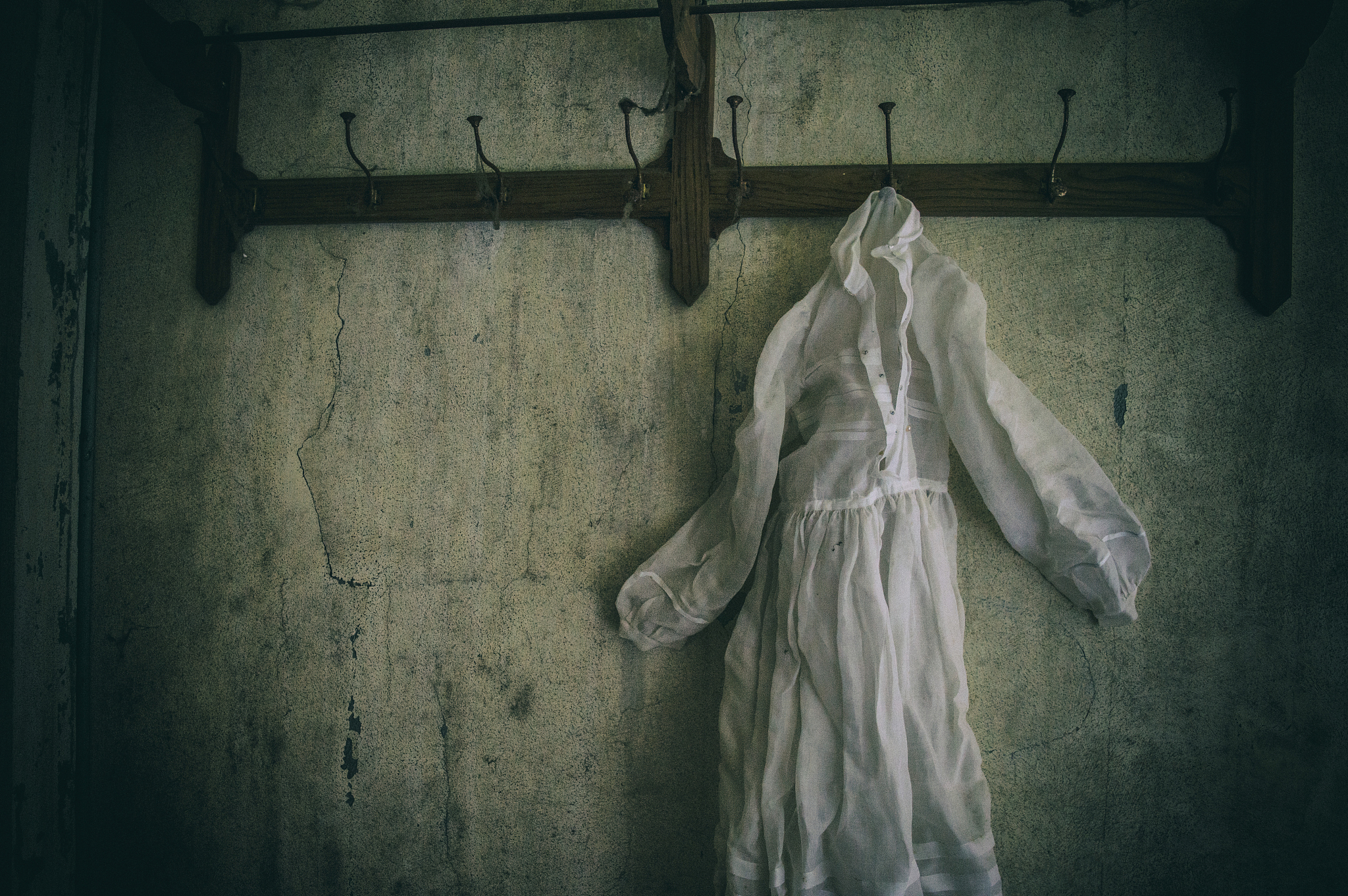 无神论者眼中的宗教：从《聚集》看“观看者”的诅咒