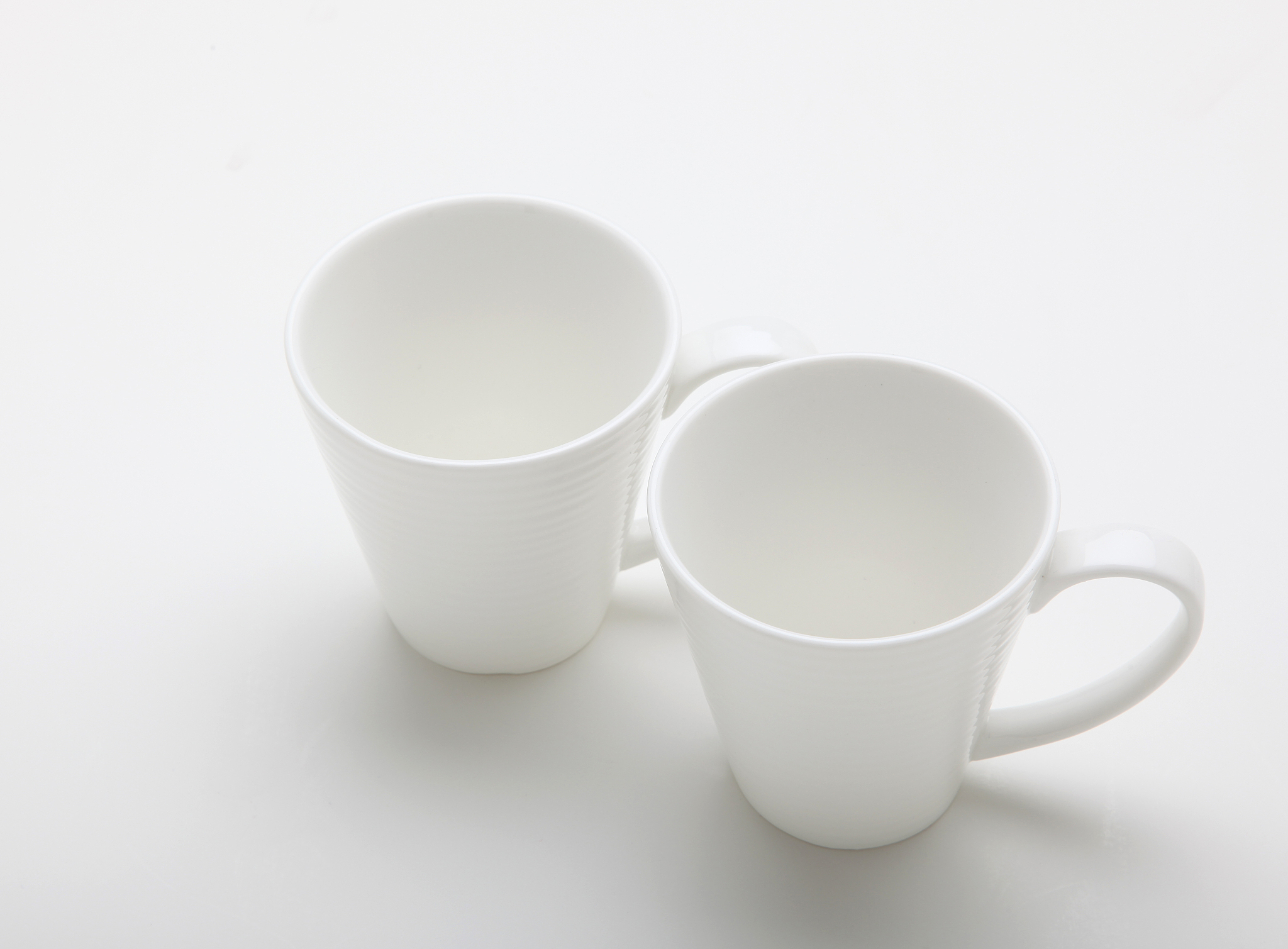 菊韵清香：高雅陶瓷杯设计赏析