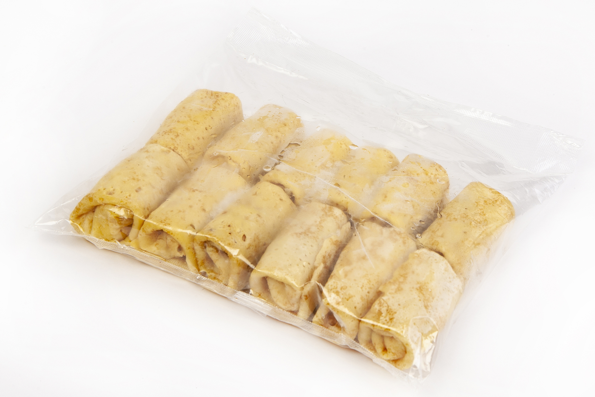 请翻译豆粕在被烘干后会直接经漏斗称计量进入灌装机然后直接被包装成成品。因此如果添加豆皮是会被计入豆粕的总量的。