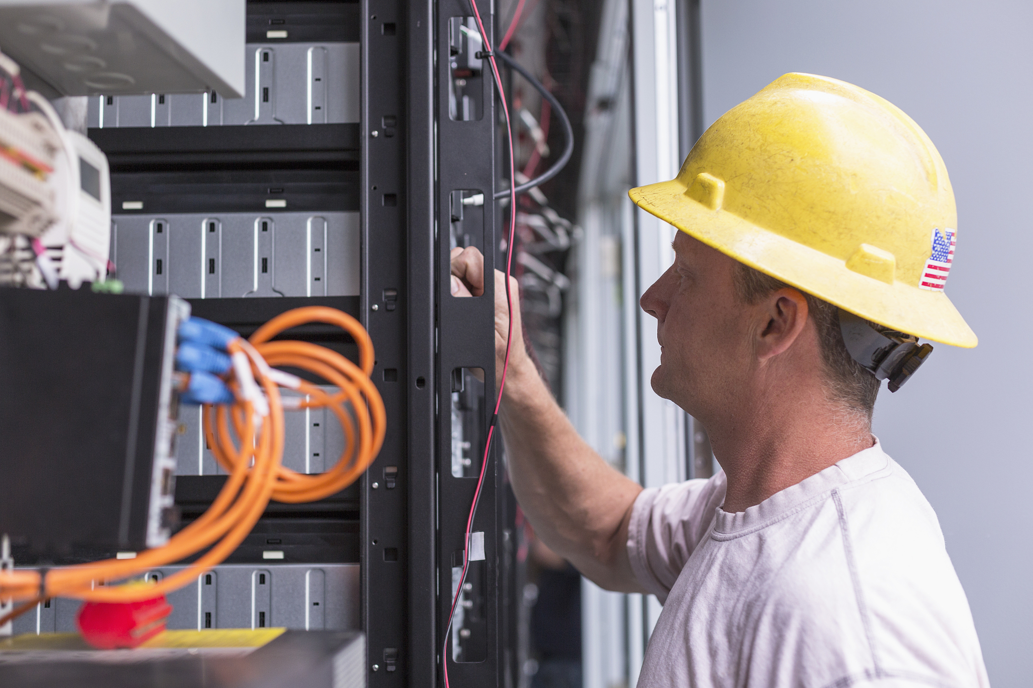 经验丰富的弱电运维工程师，加入我们，保障业务稳定运行！