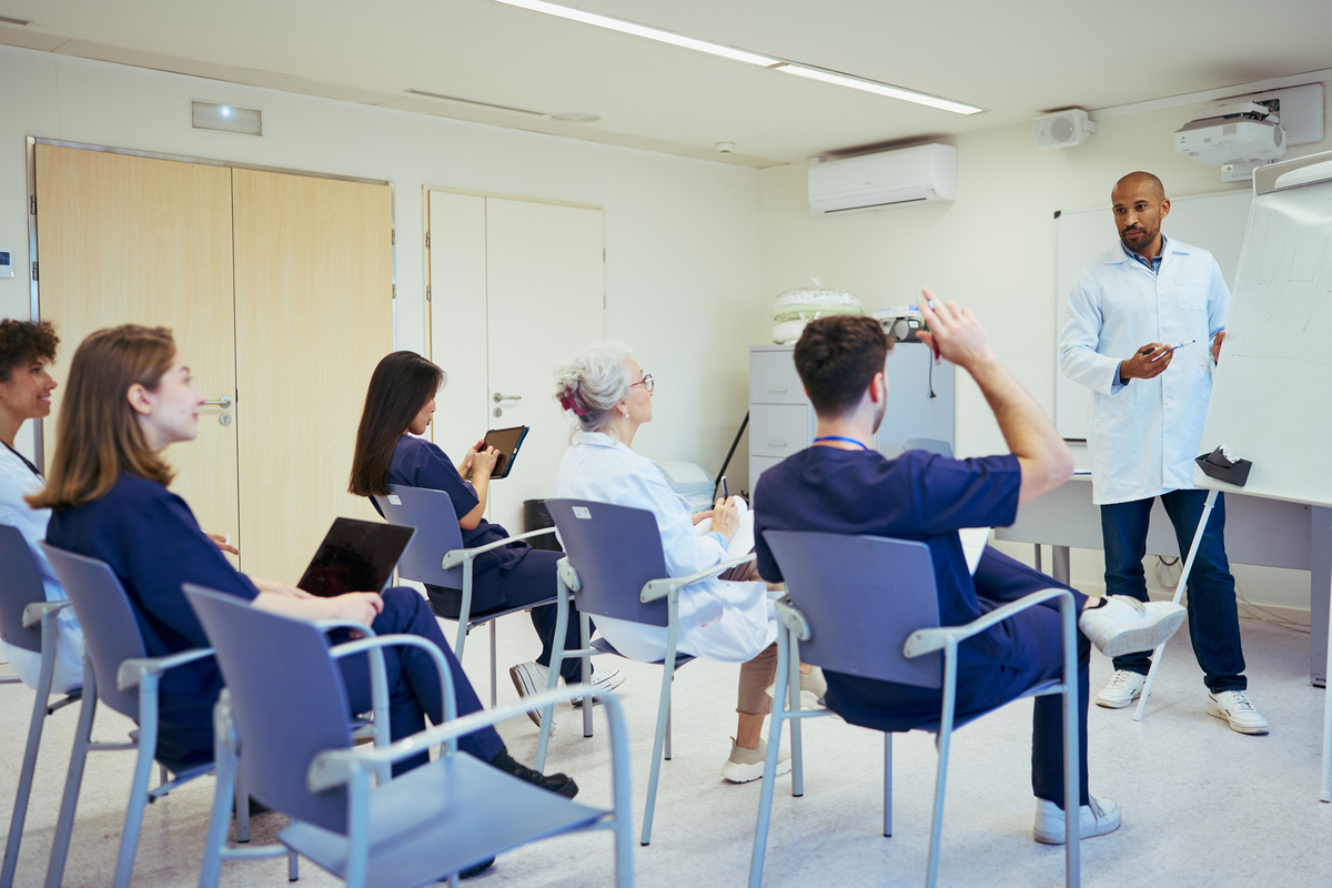 日本介护特定技能学习方法：在线课程、学习班、实习工作
