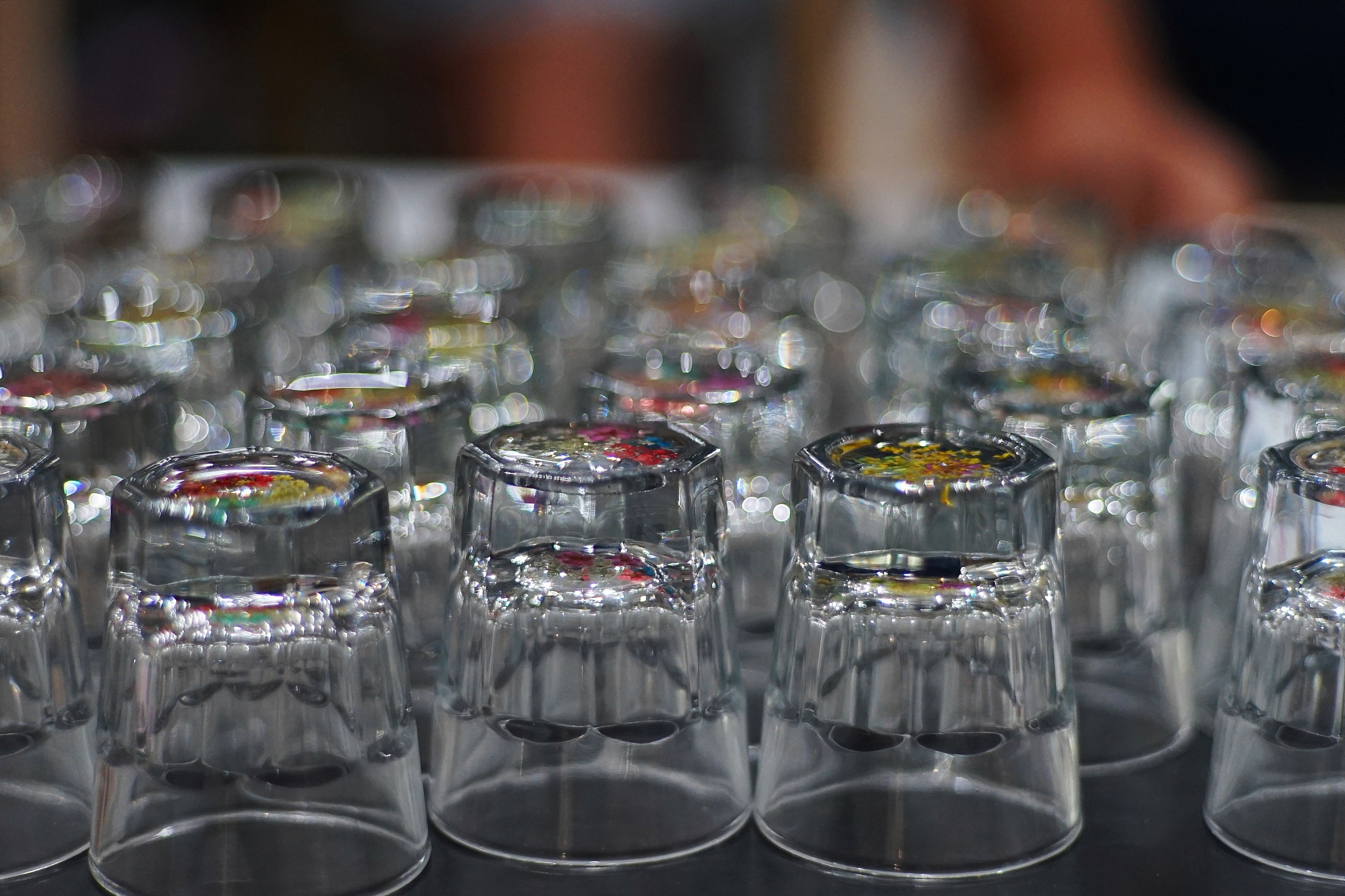 张三李四制作工艺品效率对比：谁更胜一筹？