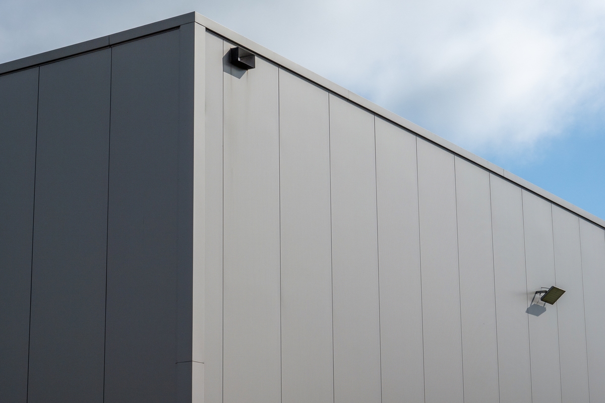 写一篇不少于500词建造预制钢车库需要什么材料的文章