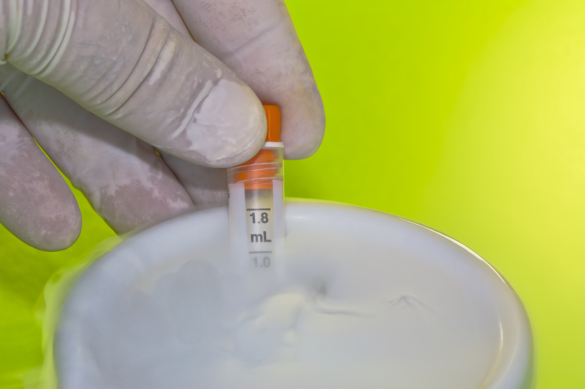 肌糖原酵解实验中在37摄氏度保温前不加入液体石蜡是否可以？为什么？