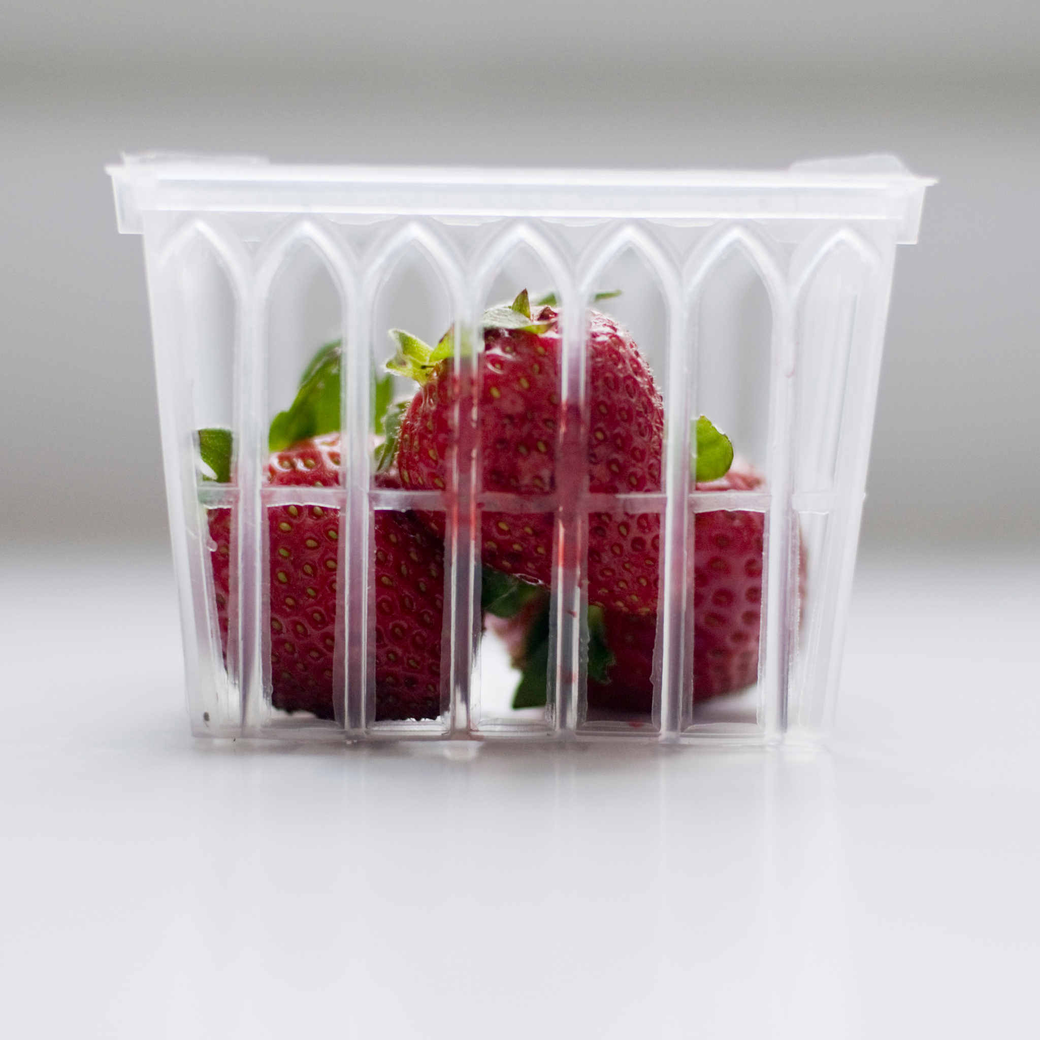 草莓保鲜包装材料和技术：数据支撑，结构设计及功能体现