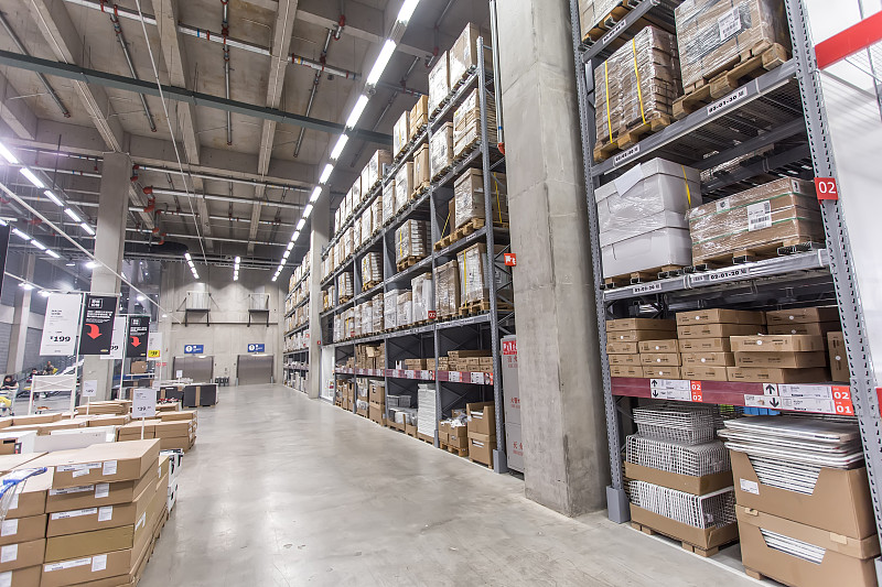 第一章 绪论11 研究背景和意义12 研究现状13 研究内容和方法14 论文结构第二章 云仓库的发展现状和存在问题21 云仓库的概念和特点22 云仓库的发展现状23 云仓库存在的问题第三章 新型云仓库的基本原理和构成要素31 新型云仓库的概念和特点32 新型云仓库的基本原理33 新型云仓库的构成要素第四章 新型云仓库模型的结构优化设计41 仓库结构的优化设计42 货架设计的优化43 物流管理的优化