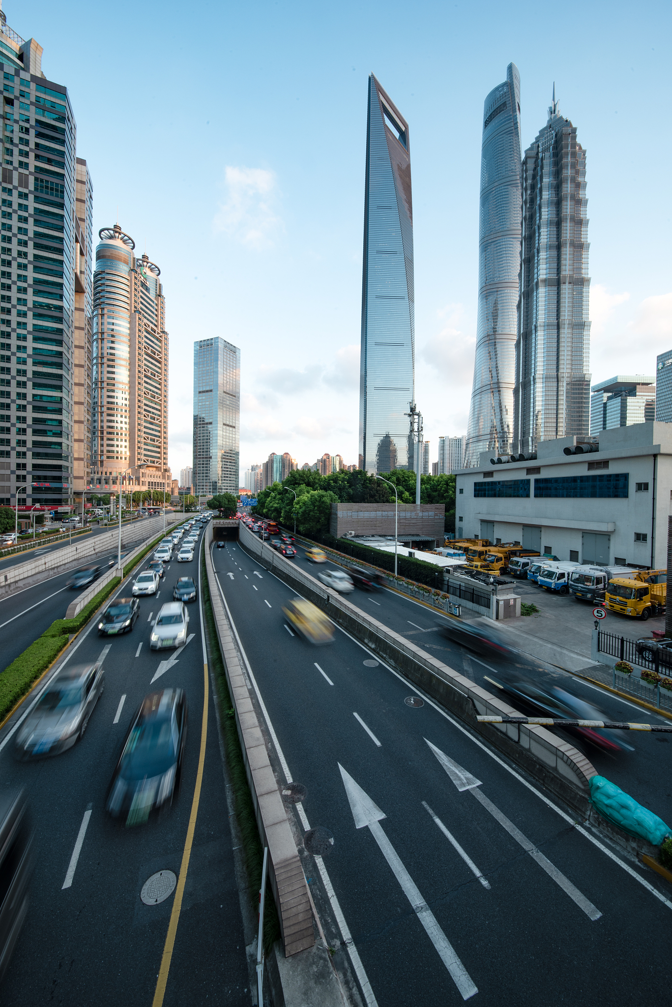 社区调研报告：居民对社区设施、安全、环境、活动、交通等方面满意度调查