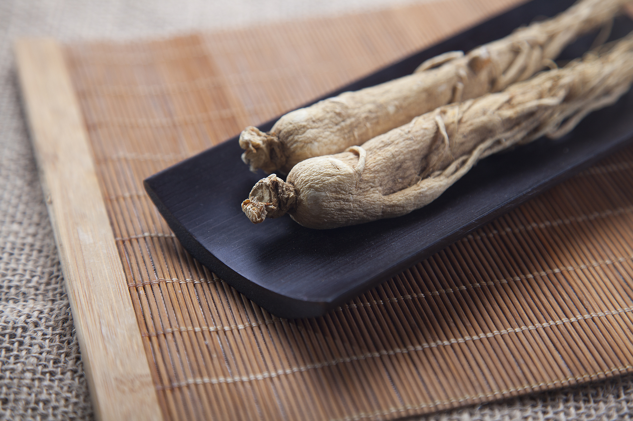 10斤白酒泡牛大力比例：1:1？教你如何搭配更香醇！