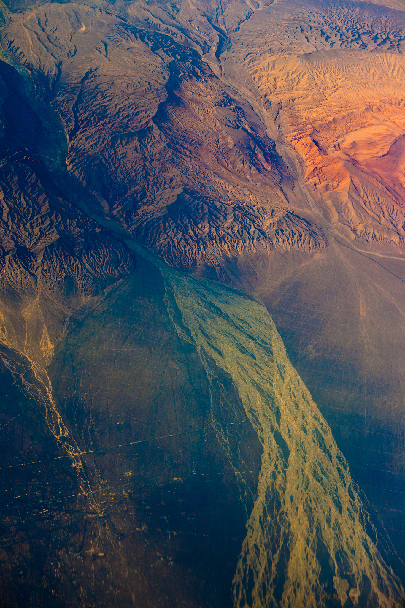 to look the earth from airplane