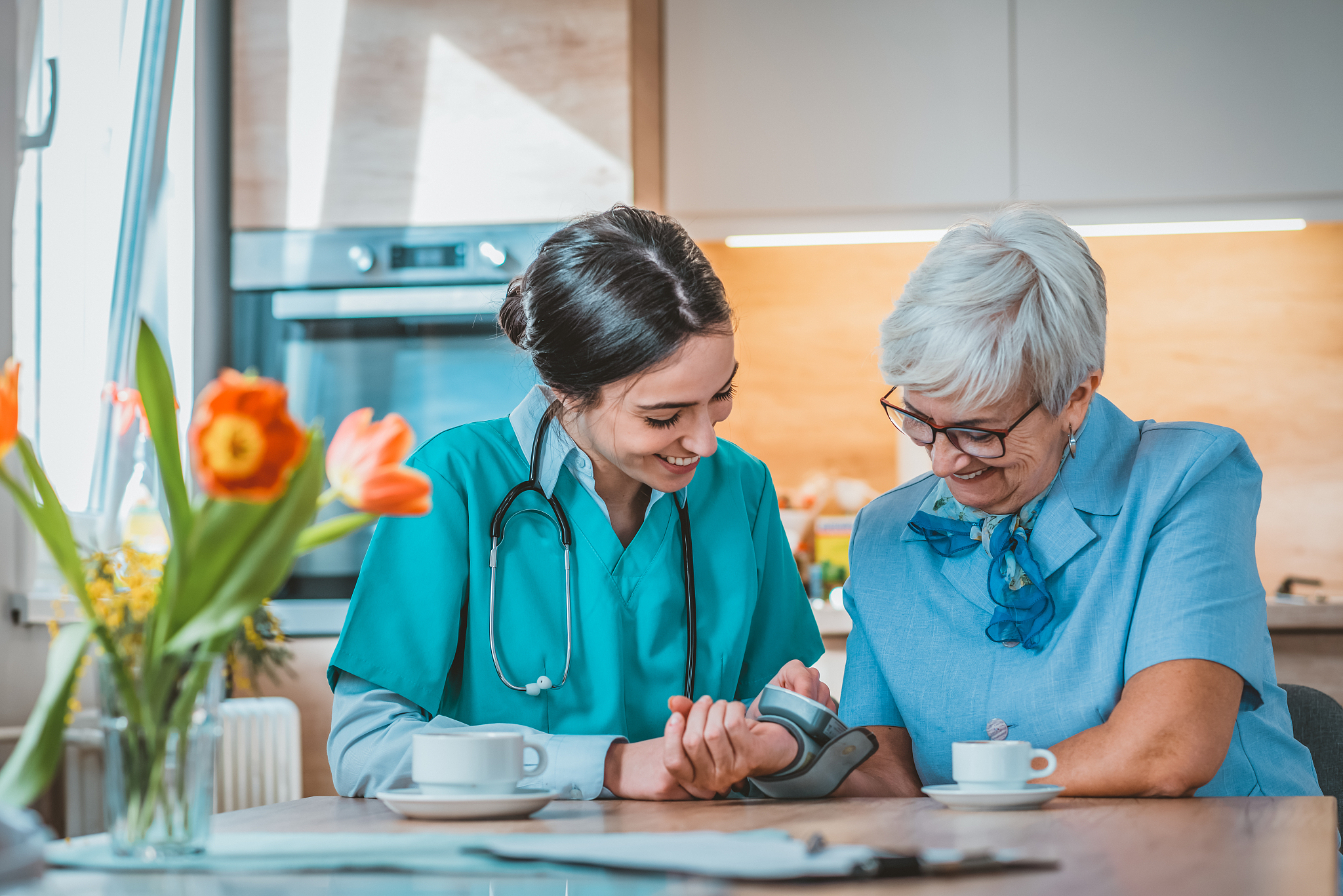 贵阳卫校高级护理专业毕业去向：就业方向与发展路径