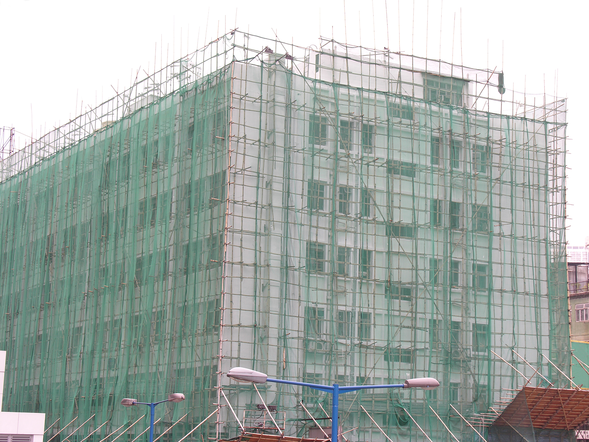 论述中南金玉堂1#、2#、8#-13#楼、地下车库工程施工项目施工过程中对导致工程质量材料因素受到影响而提出的预防措施不少于500字写成一段话形式。