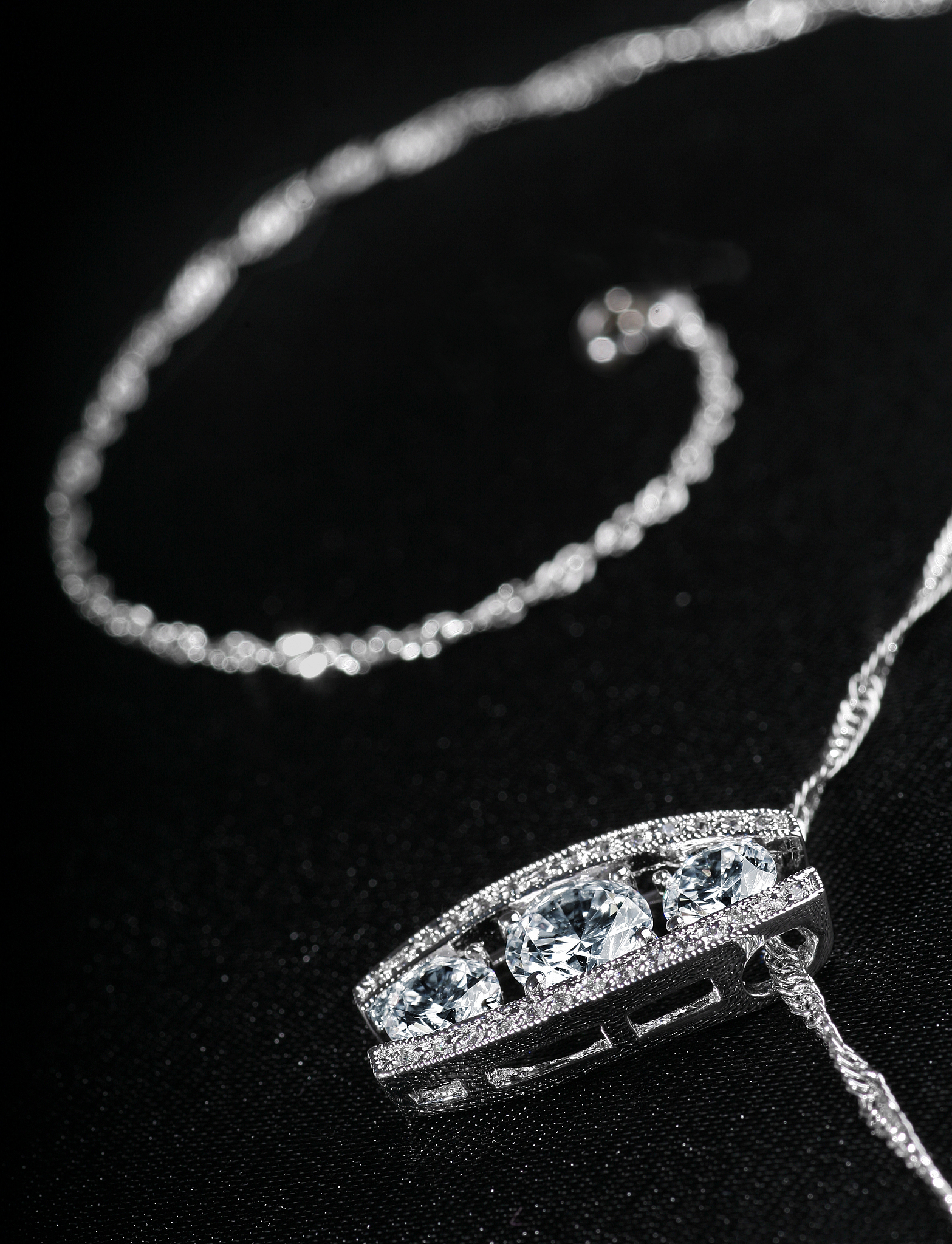 Aurora Necklace: 独特设计、高品质和个性化定制的项链品牌