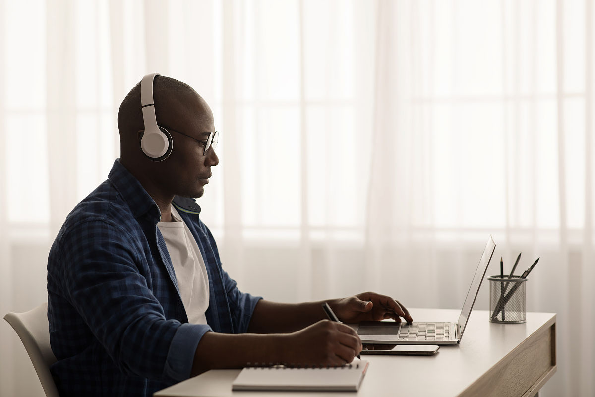 毕业论文管理系统及教育信息化：国外研究趋势与意义