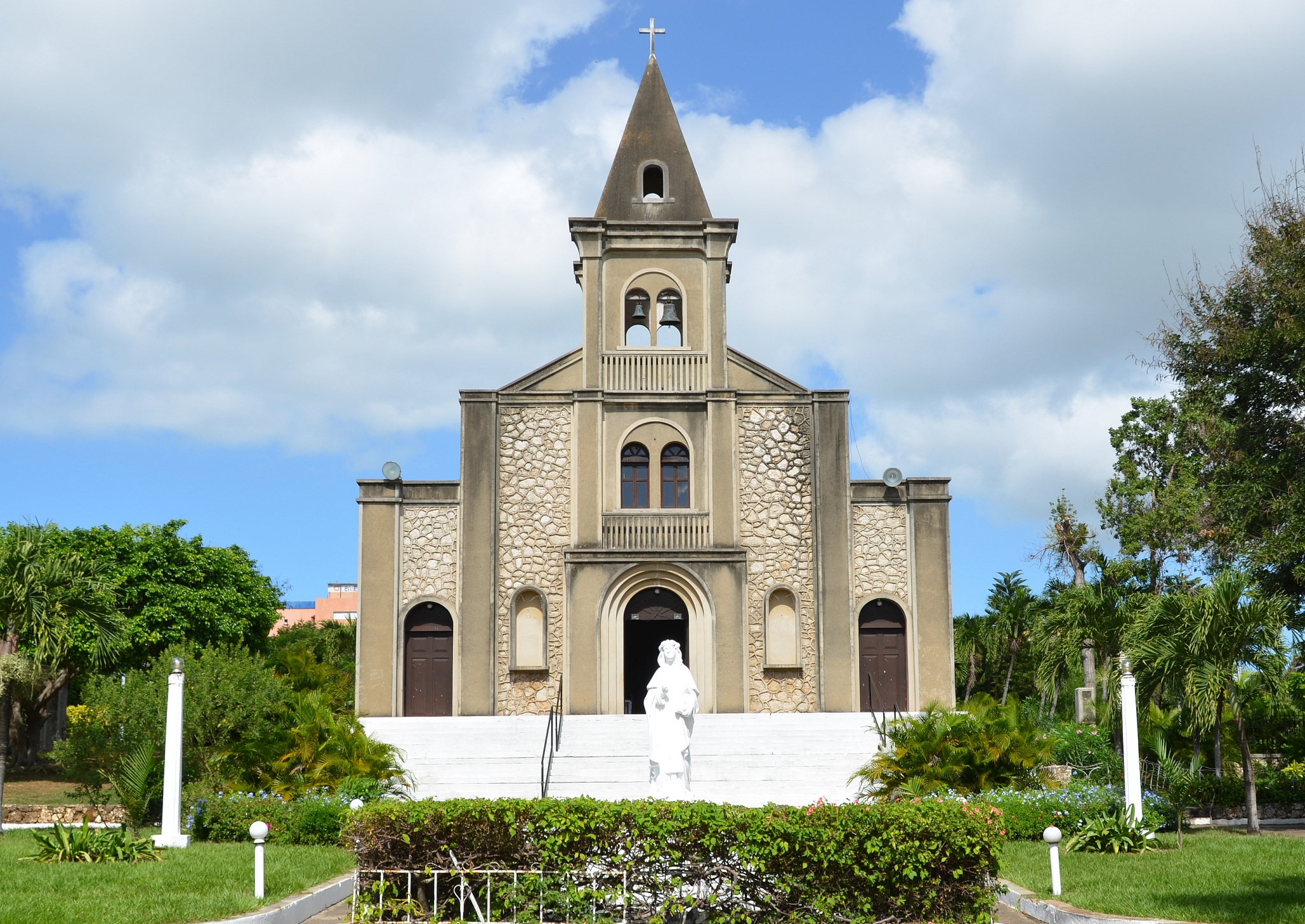 贵州省水利电力学校建筑工程技术专业设有哪些主要课程