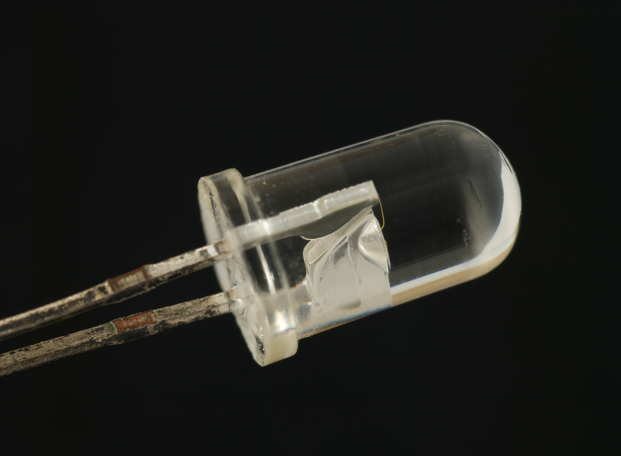 润色下面这段话：激光二极管侧面抽运棒状增益介质是研制紧凑型高功率激光器的理想方案之一因为其具有结构简单、热分布均匀、吸收效率高等优点