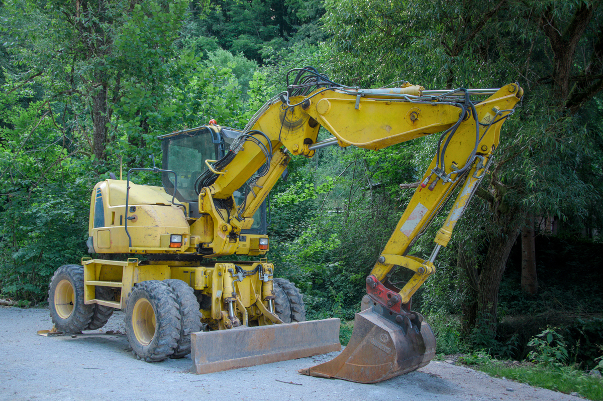 挖掘机保养指南：延长寿命，保障安全