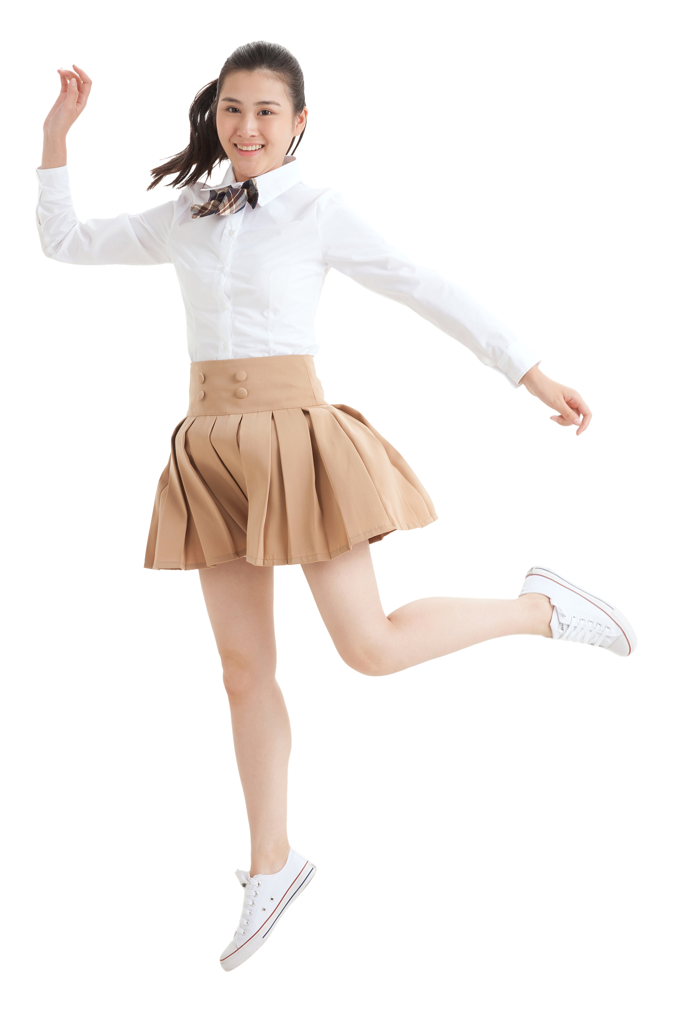 一个中学女生跳跃