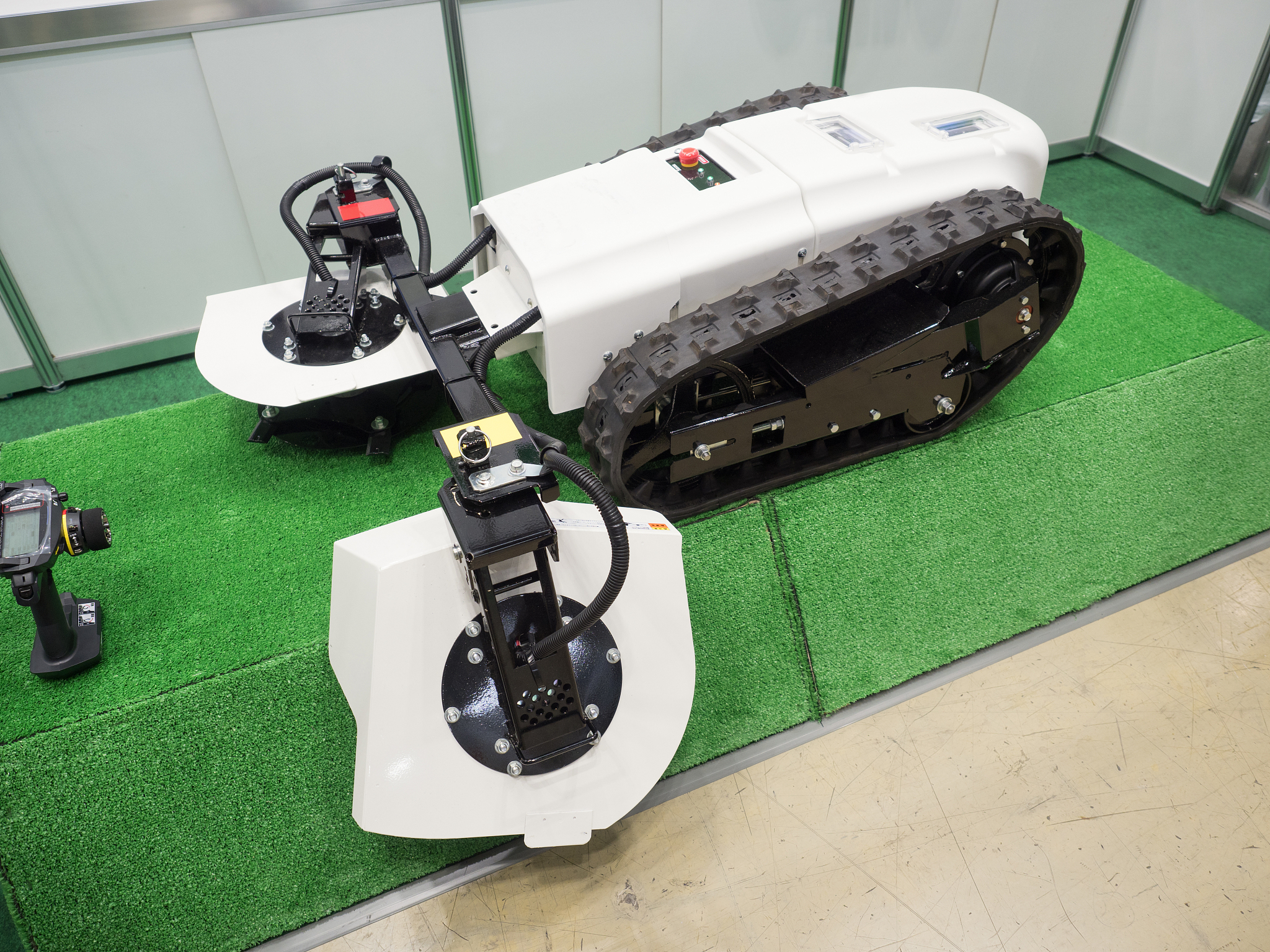 植树机器人的钻头采用液压装置传动的好处