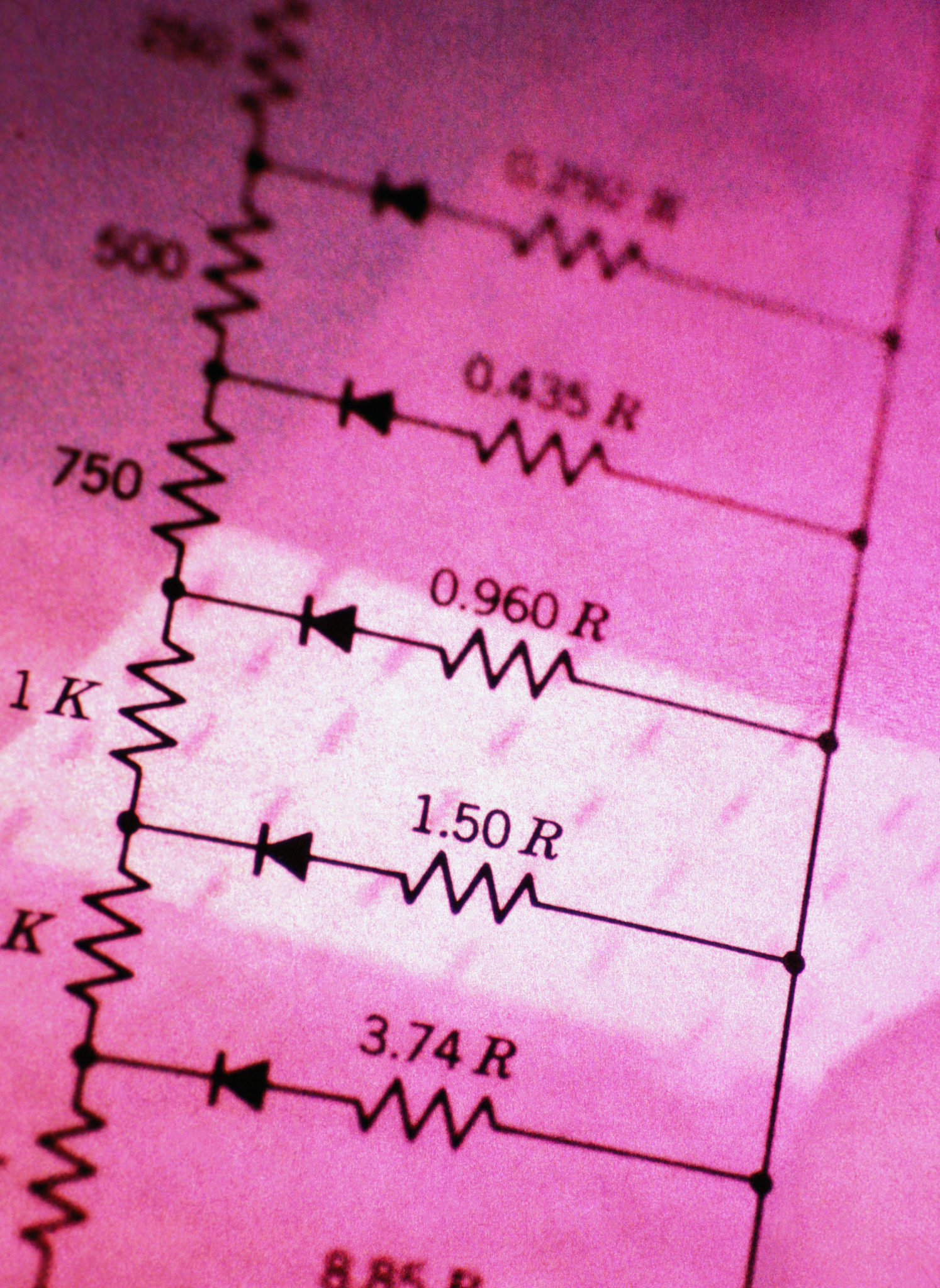 电压调整率：有反馈 vs 无反馈 - 详解与比较