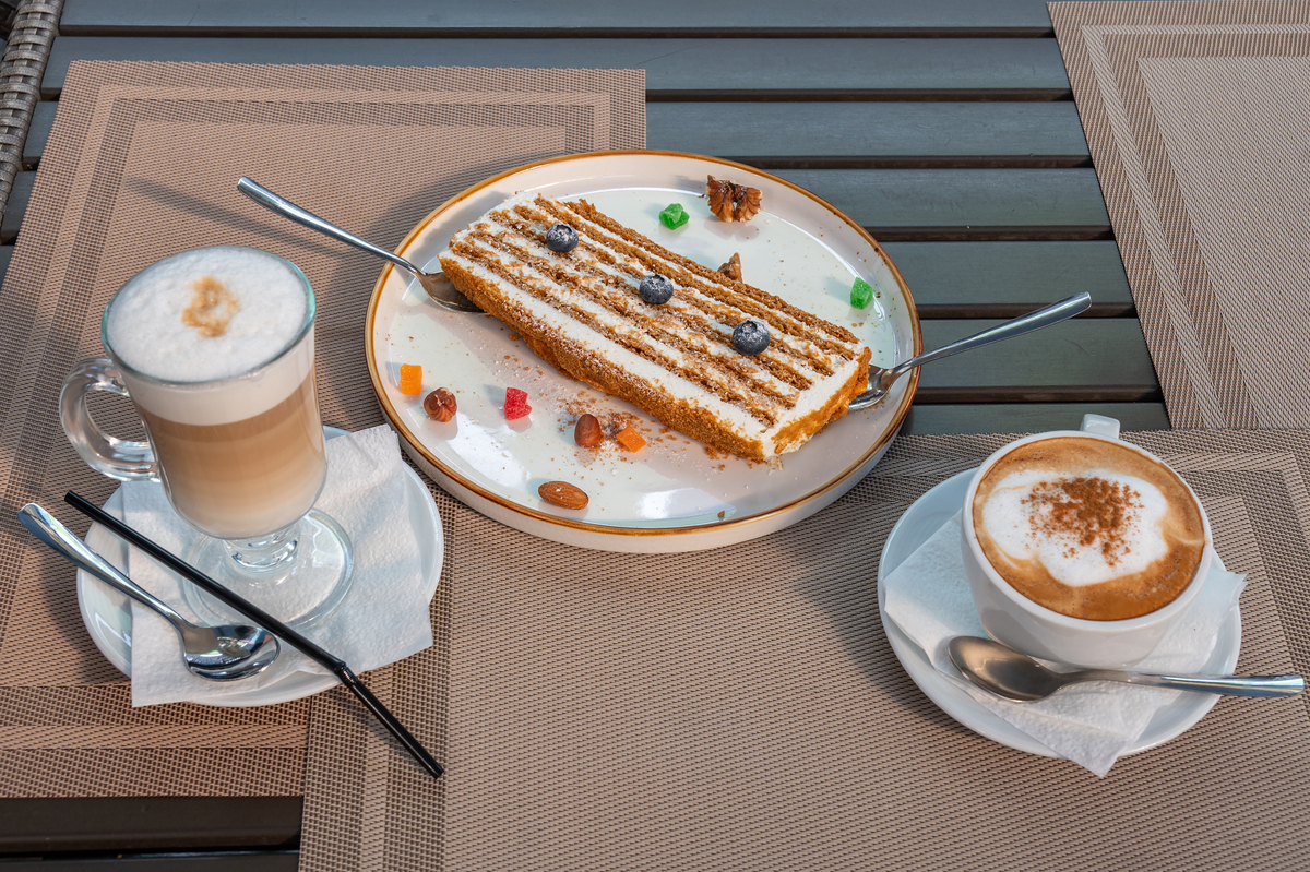 请以甜品系列茶巾为主题写一百字的文案