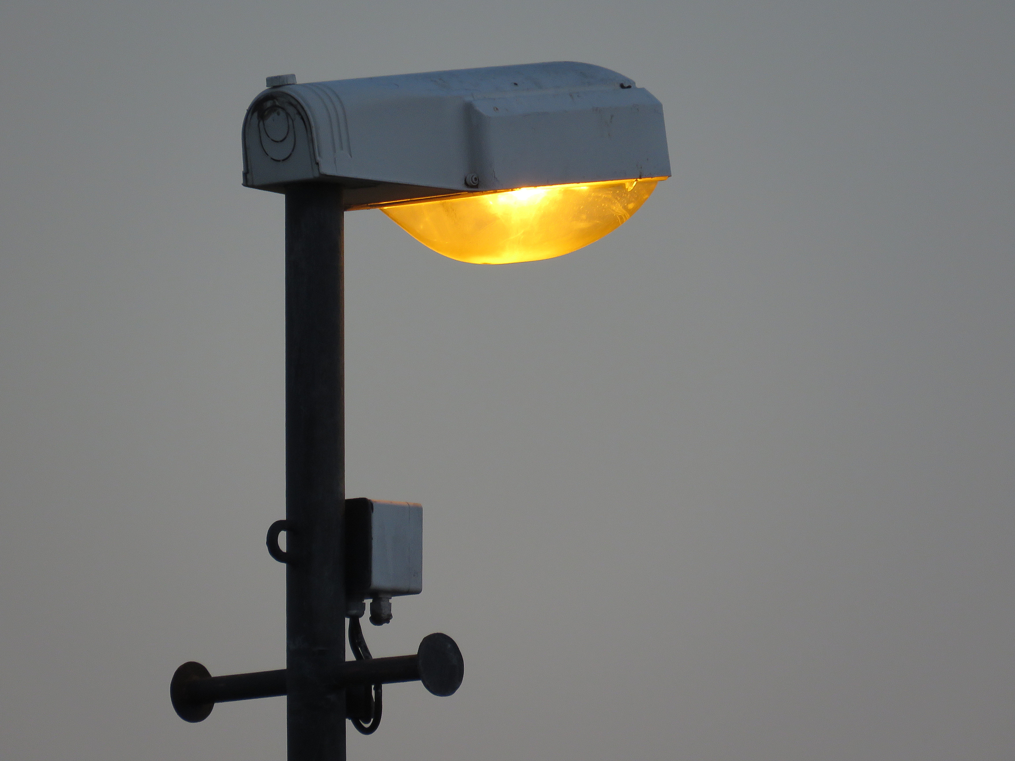 Floodlight instructions in EnglishInstructions BEFORE YOU BEGIN INSTALLATION●Open the package and check the product carefully Please take it li