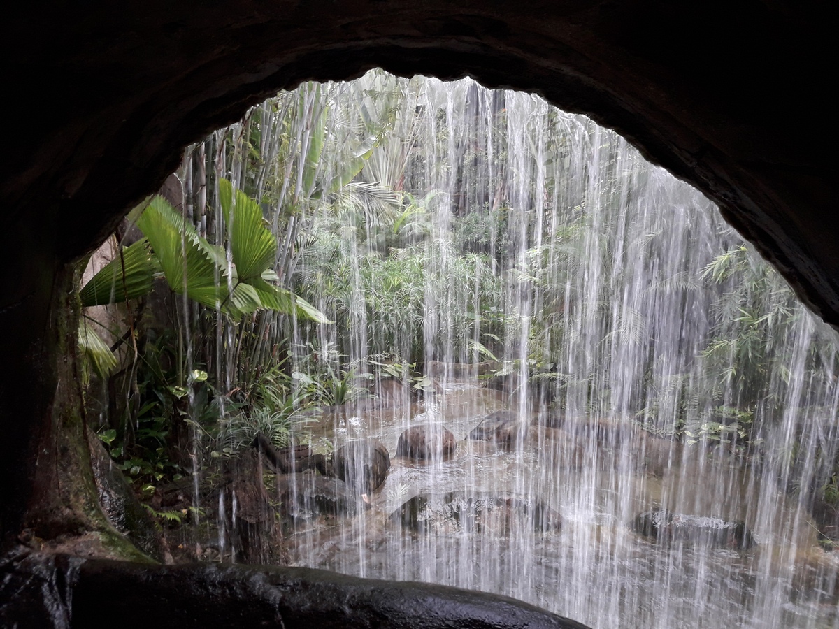 穹窿山有什么吸引人的地方春游日记吧初三学生的水平800字左右