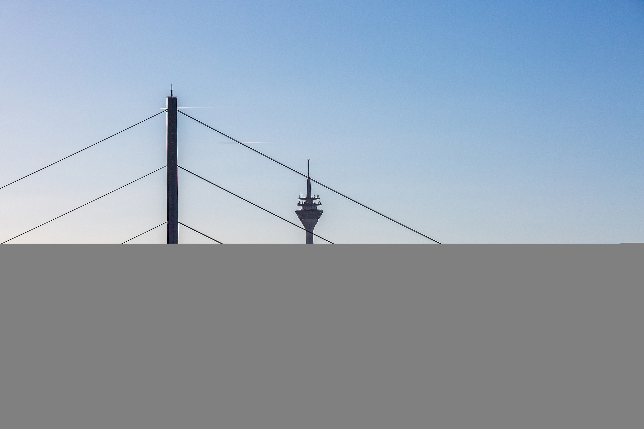 大跨桥梁激振方法有哪些请用英文回答