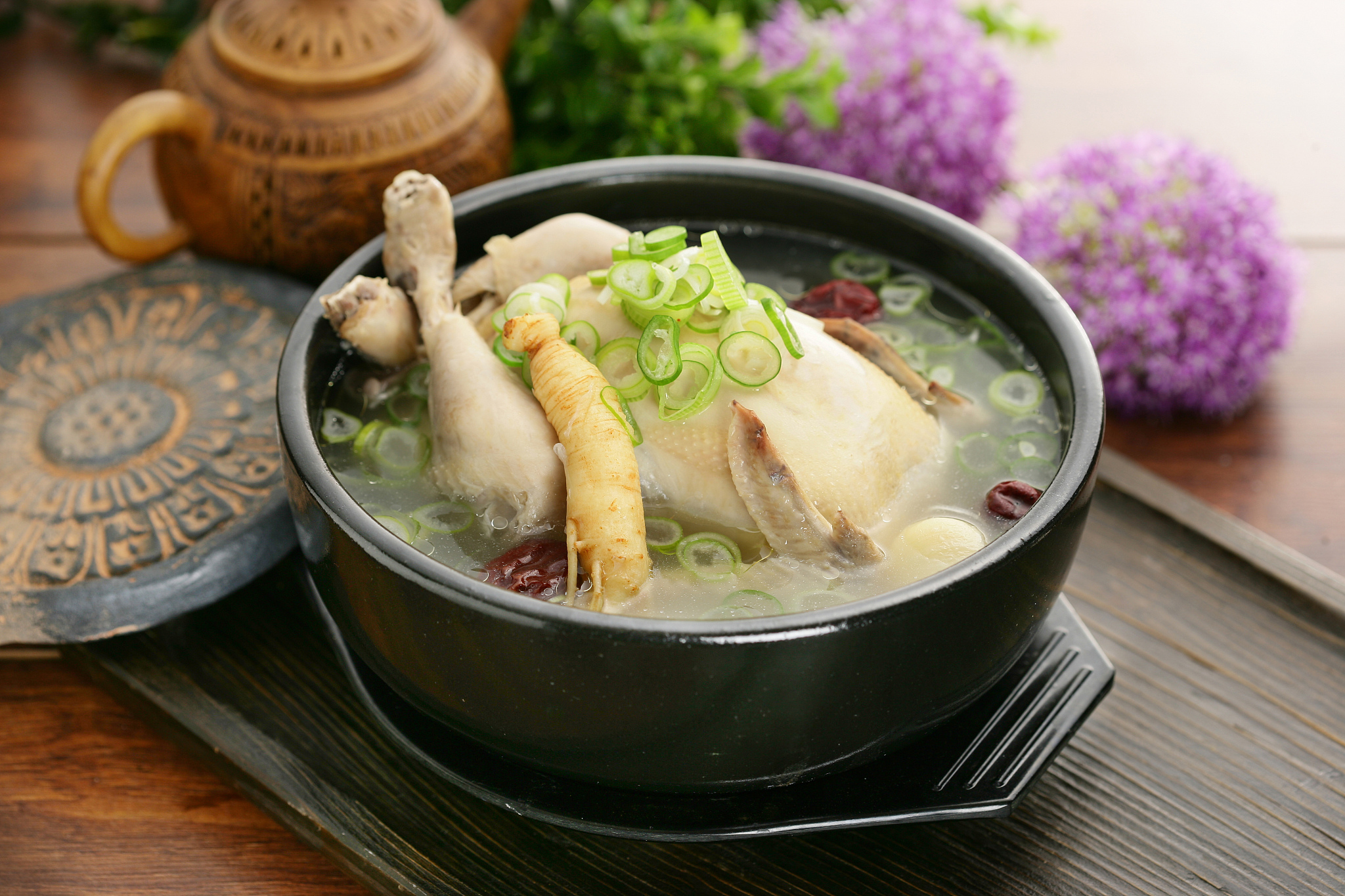鲜人参鹧鸪炖大海螺：口感丰富，鲜香美味