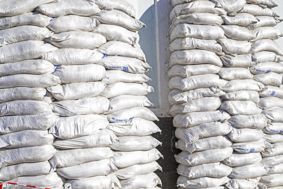 水泥储存管理规范：如何堆放、标识和使用？