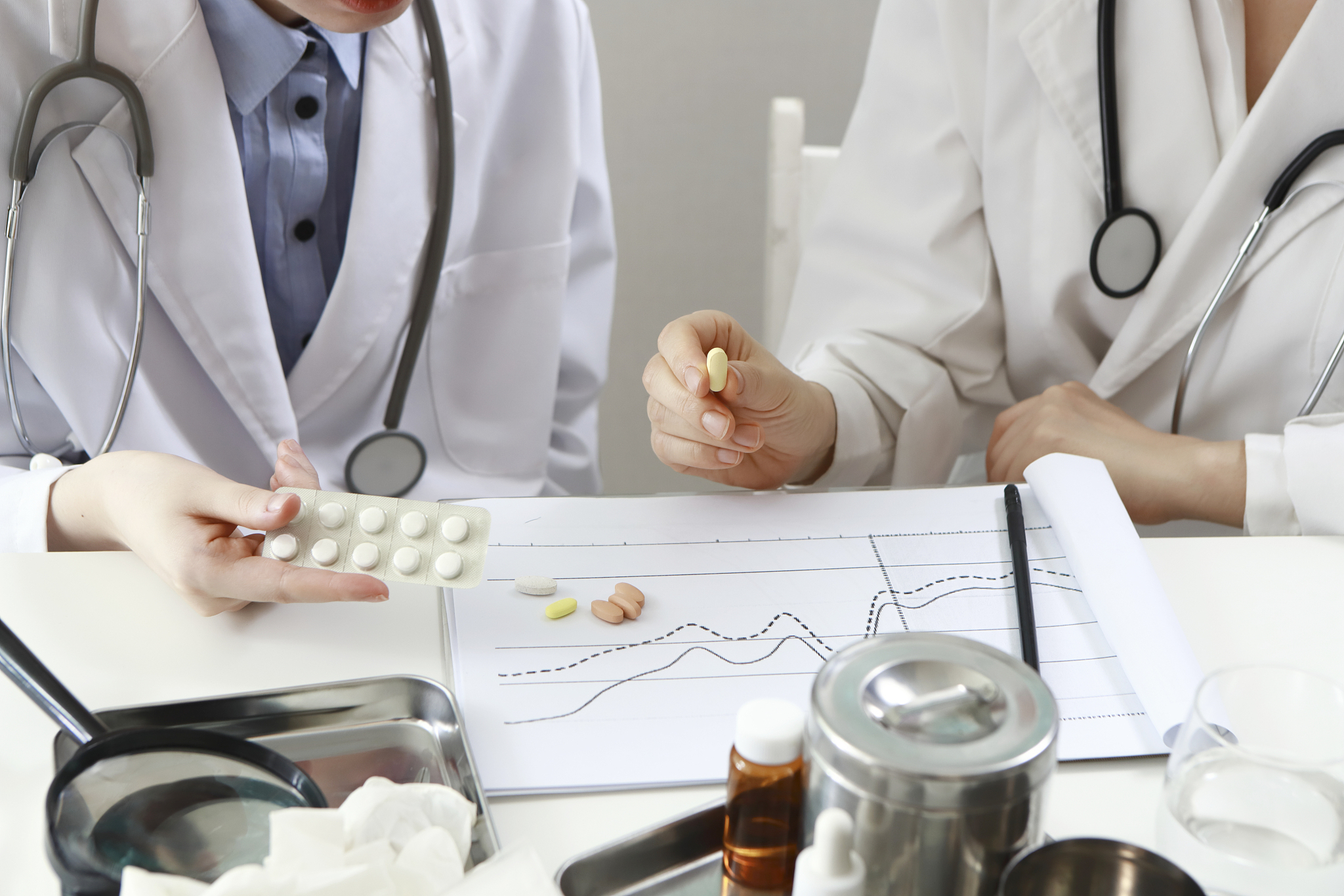 doctors discussing about prescription medicine
