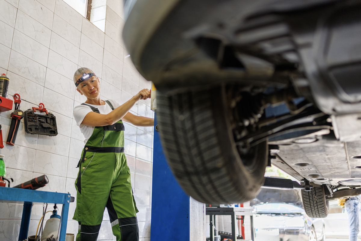 贵州女生适合汽修学校吗？2021年汽修行业女性发展前景分析