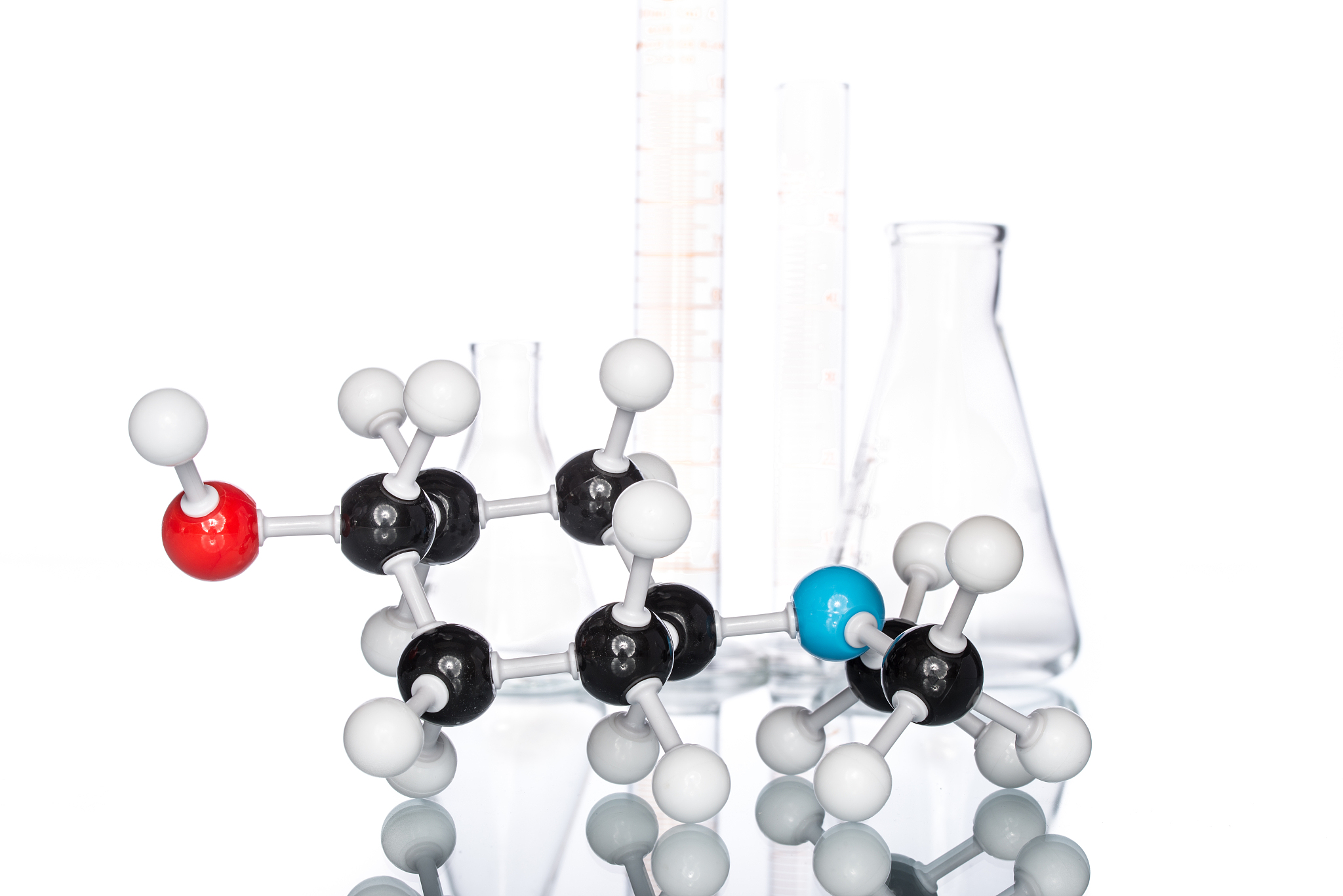 molecular structure and beaker