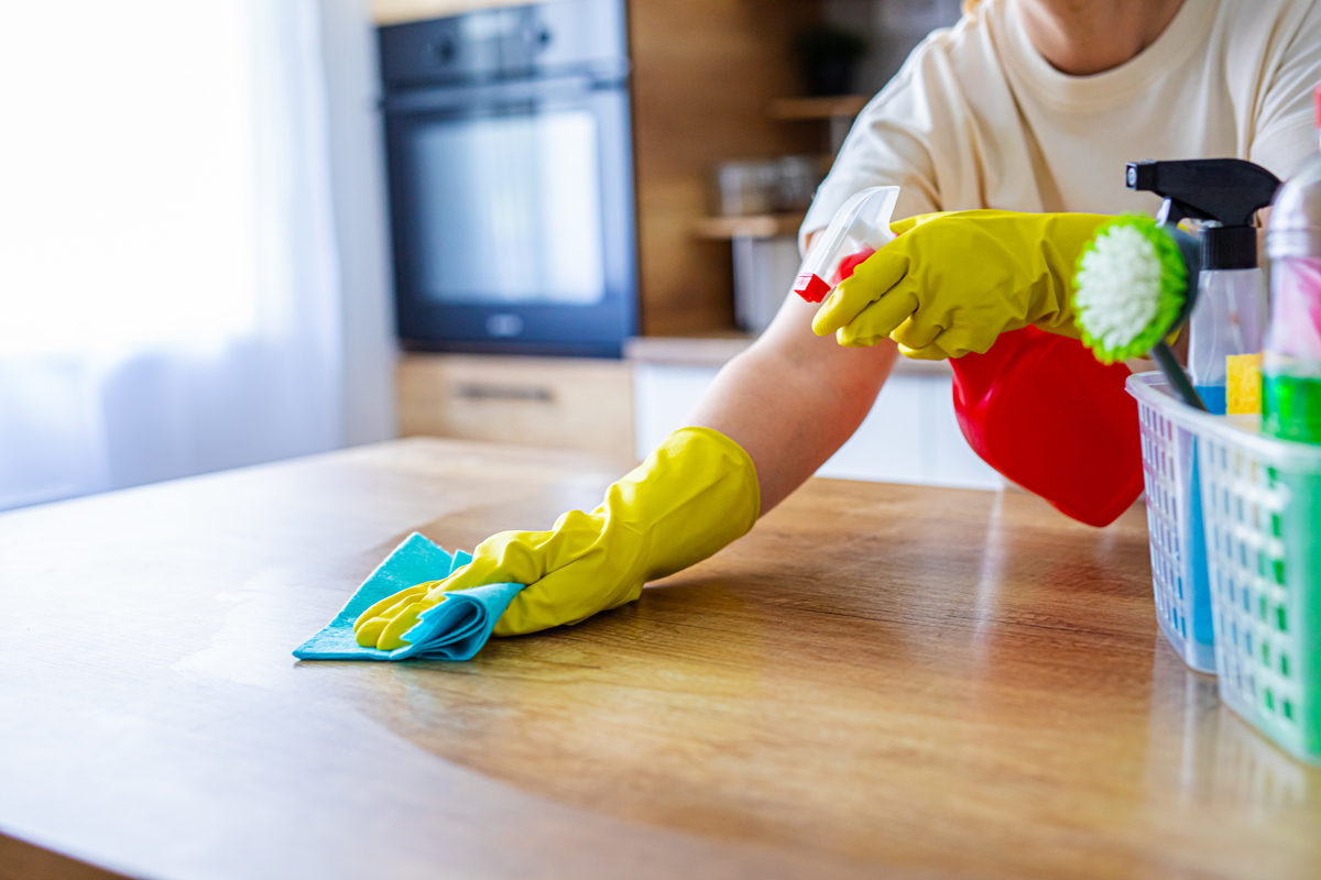 以家居清洁小妙招让你的家更加舒适整洁为题写一篇1200字文章