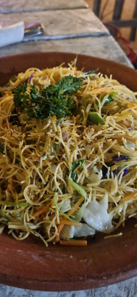 鸡肉芹菜炒米粉外卖好评：口感Q弹，味道地道，服务周到！