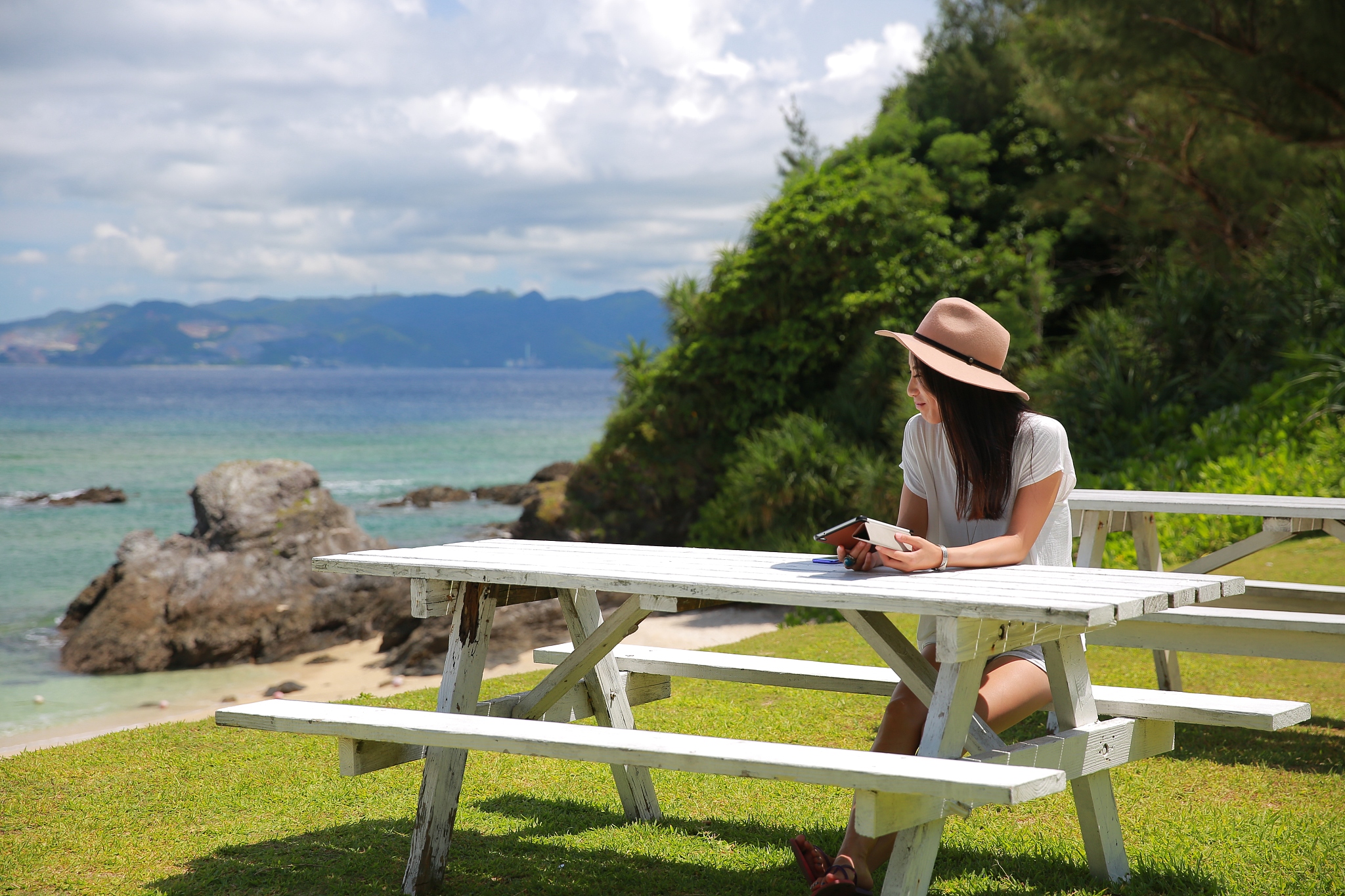 扮演一名旅游博主写篇800字人生没有白走的路每走一步都算数。的文章