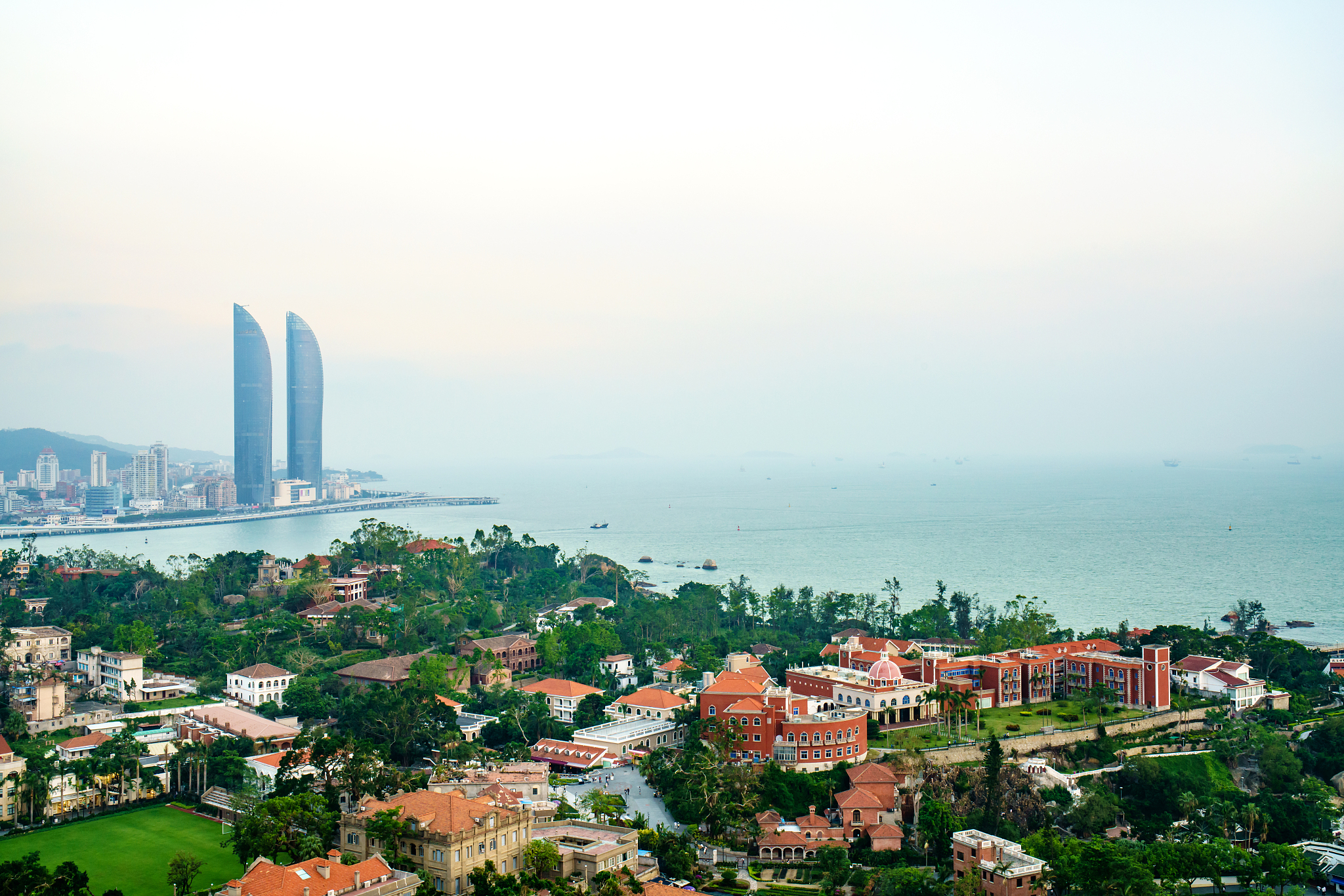 帮我写一个小红书厦门3天2夜旅游攻略详细版包括完整的排版