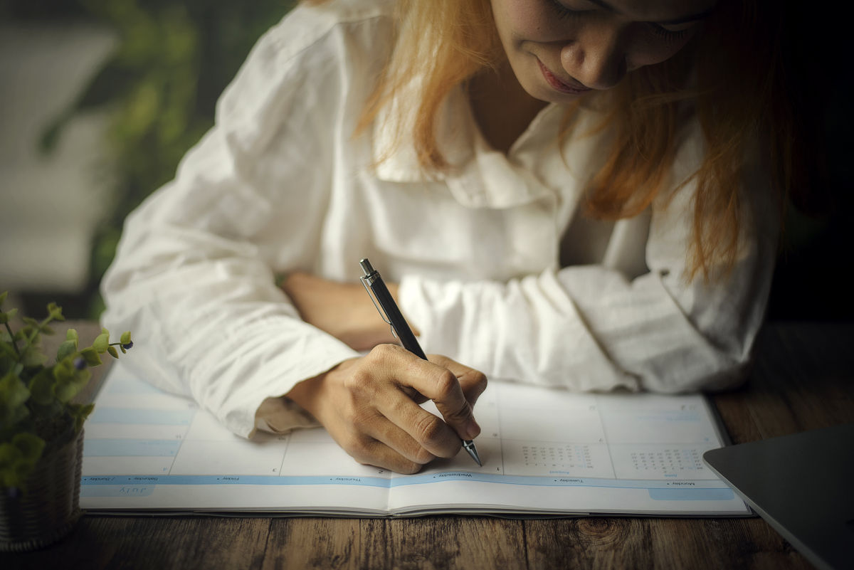 要写一篇检察院办公室下半年工作计划包含工作思路、目标、措施