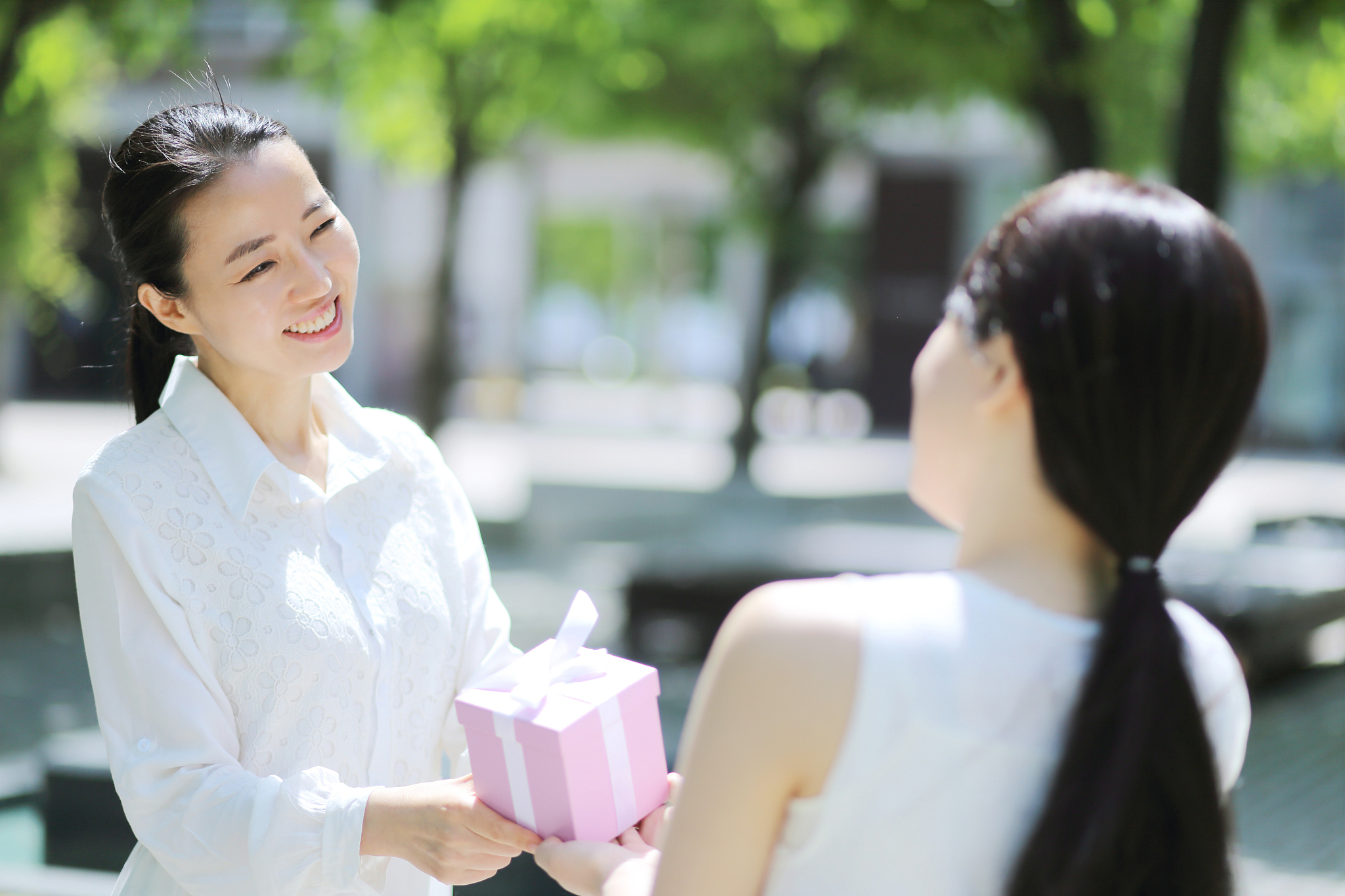 暗恋男同事，他回复'普通朋友关系'，我该怎么办？