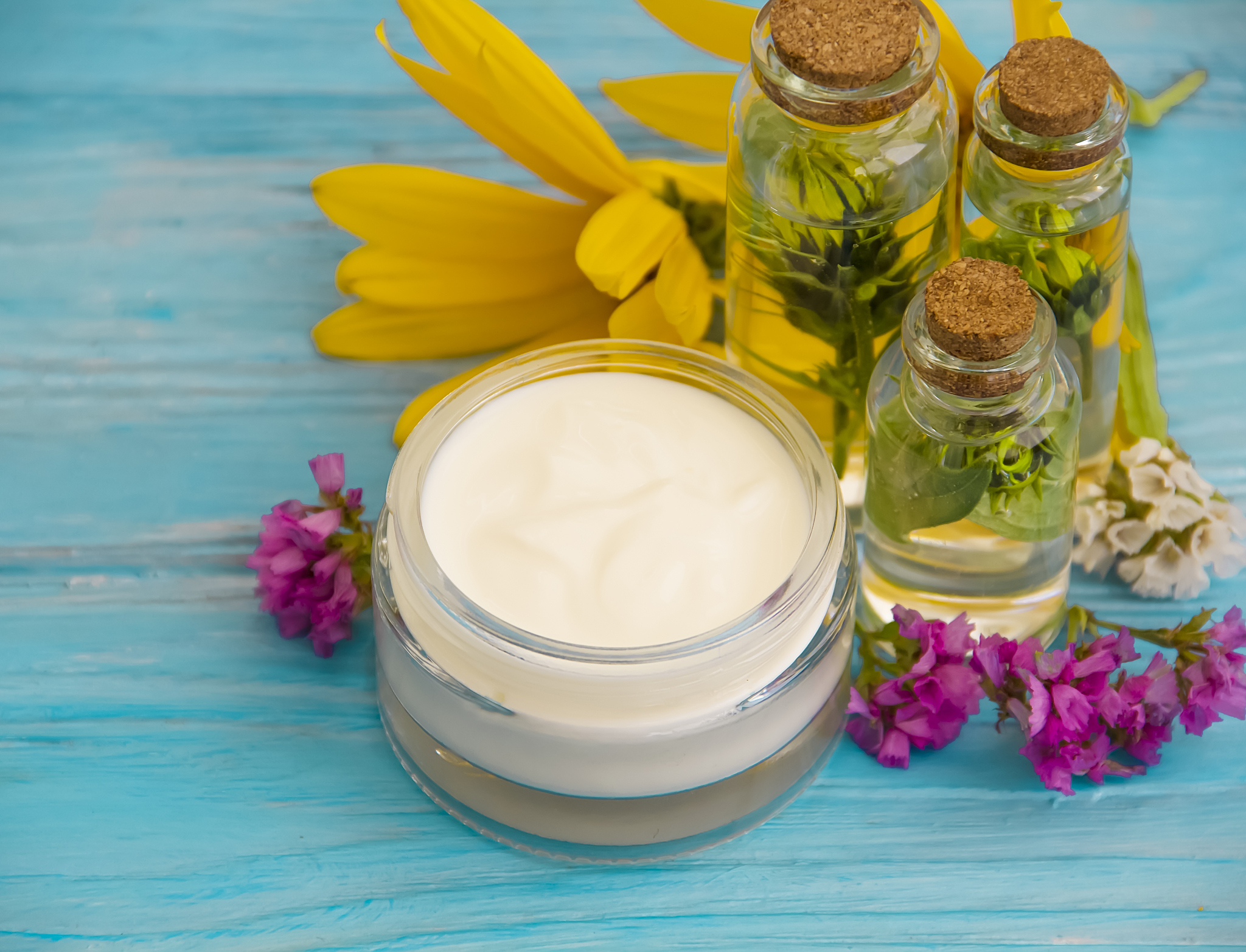 请根据敏感肌？光甘草定是你的救星！这个标题写一篇护肤的文章