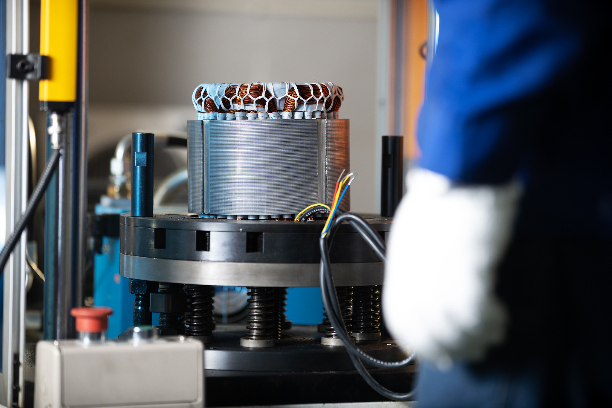 电动机设计、制造、组装、测试实践：从理论到应用的转化